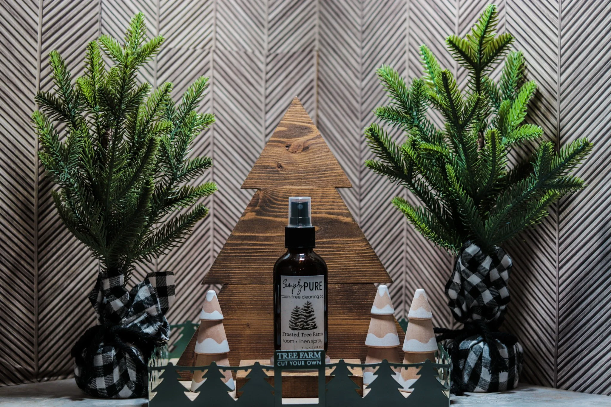 Simply Pure’s Frosted Tree Farm Room Spray (4oz)