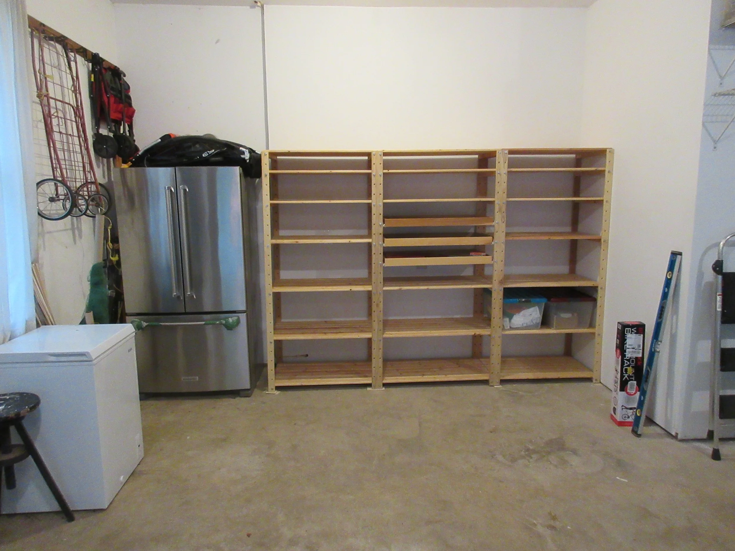 Shelf system in garage
