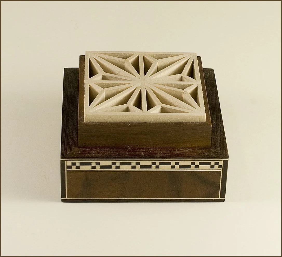 Small box with kumiko lid