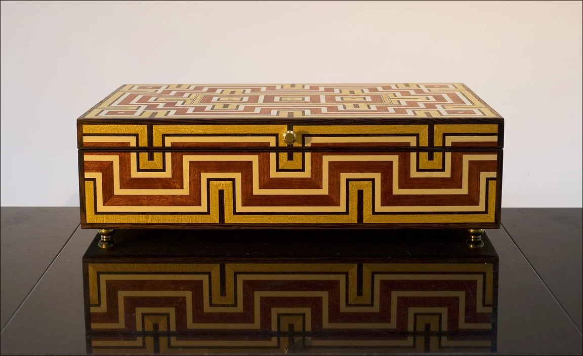 RH box front
