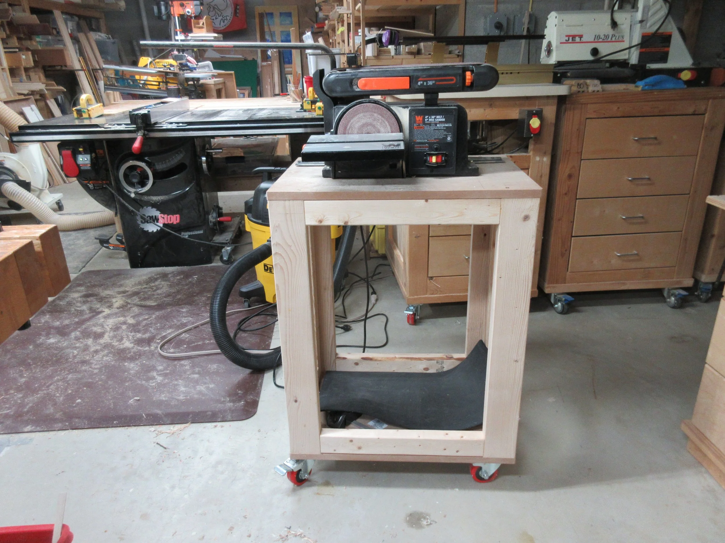 Small belt sander