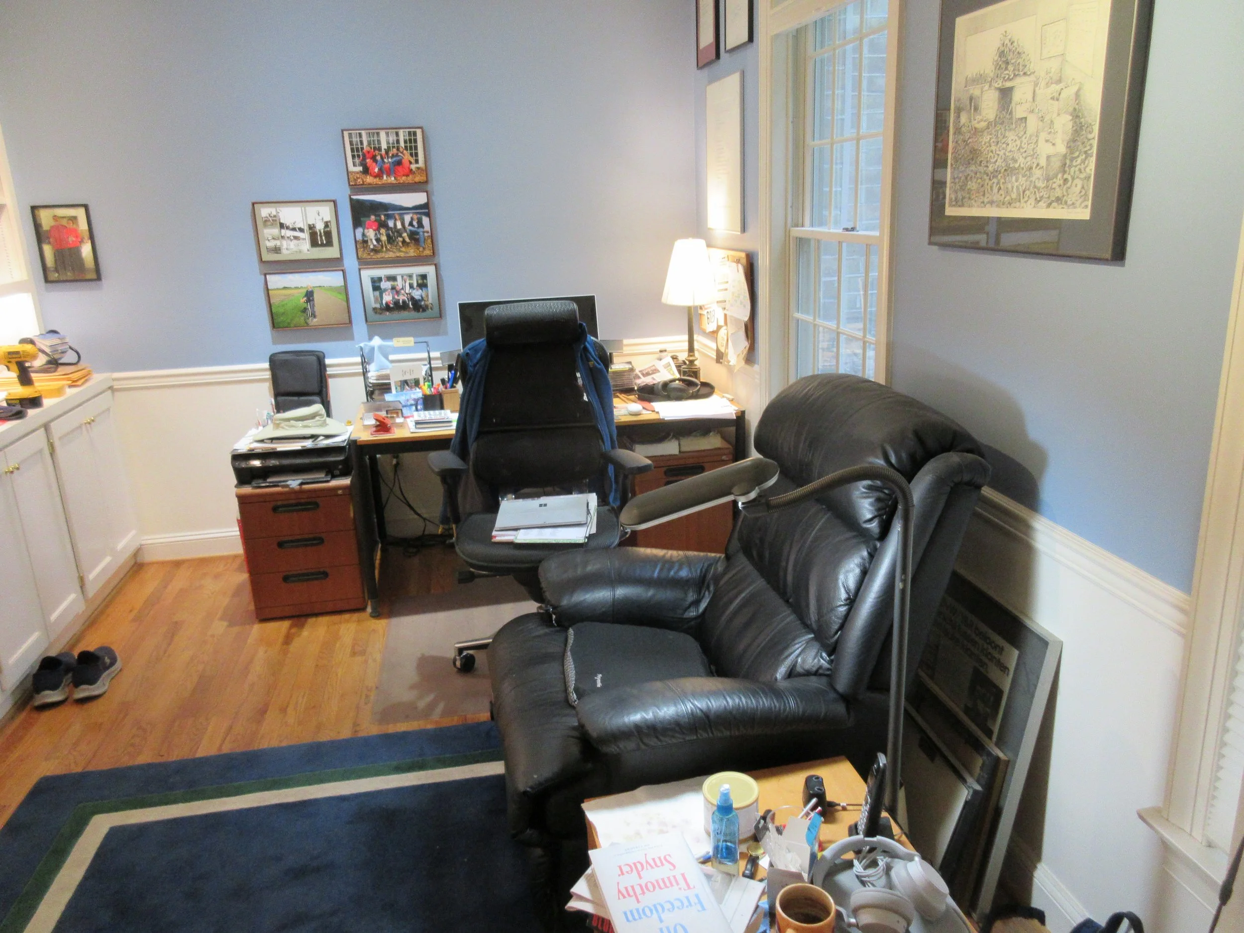 Old lay-out with desk in corner
