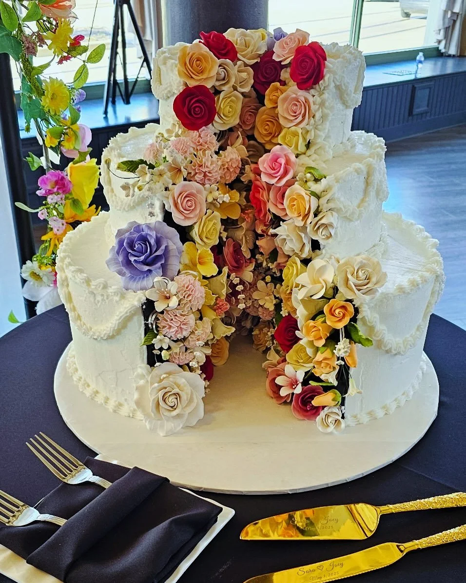 When the cake turns out so beautifully it makes me fall back in love with creating them 💐