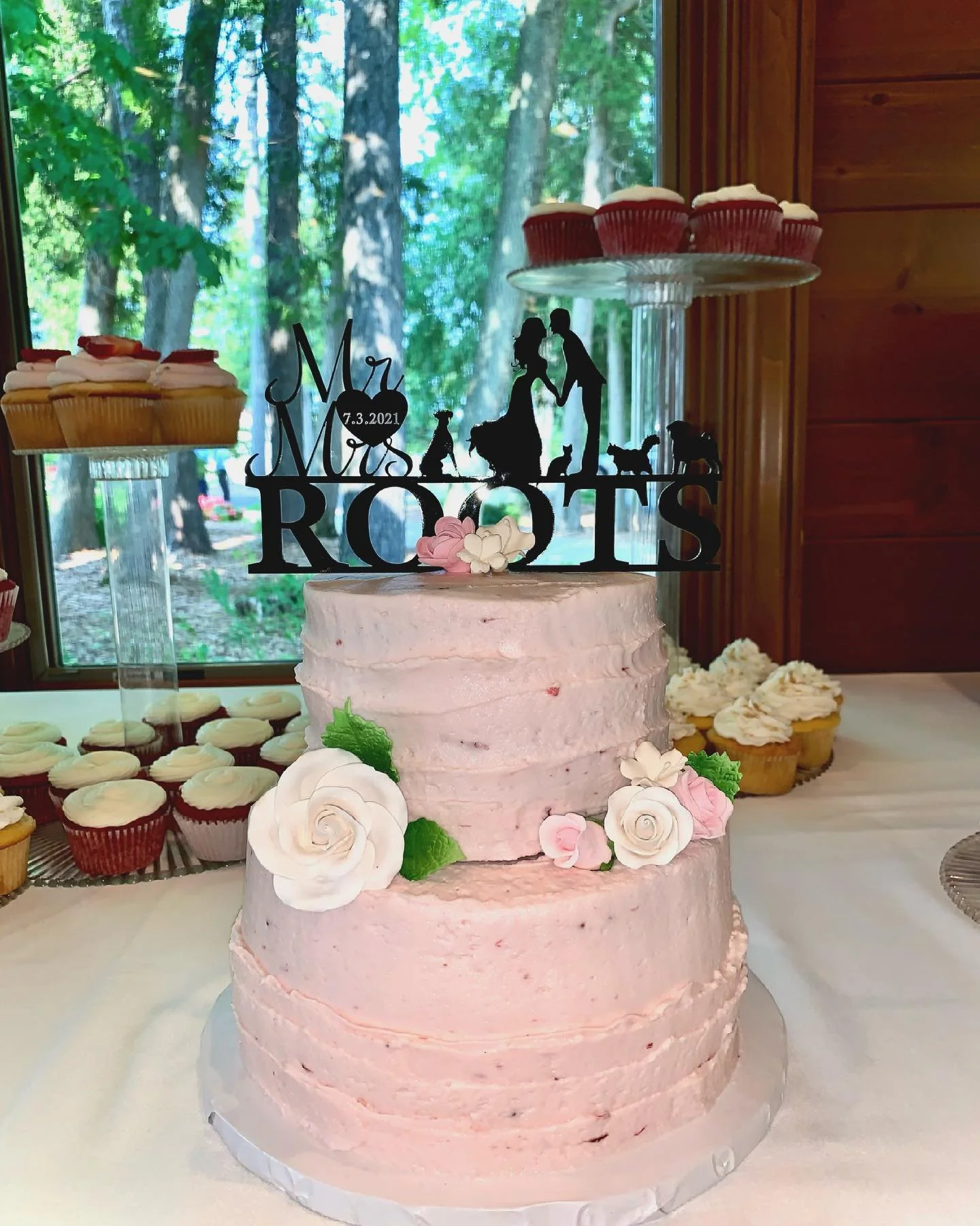 Beautiful wedding, congrats friends! Hope dessert was as flawless as the steak 😋🤤