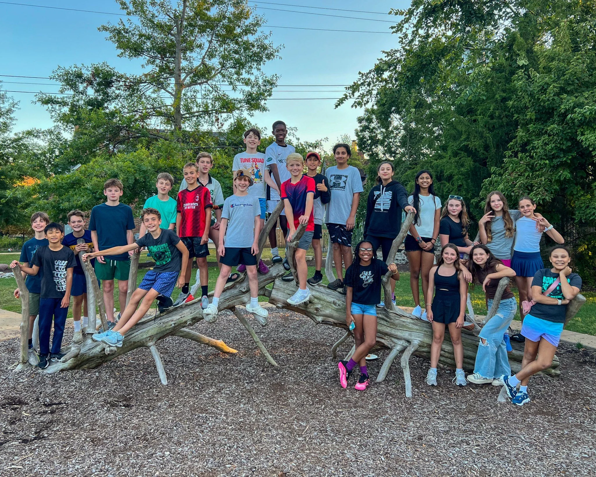 Earlier this month, we welcomed the #ForsythSchool Class of 2025 and their families back to campus for a yearbook signing pizza party!

Not only did these young alums get the opportunity to reconnect after starting at their new secondary schools, but