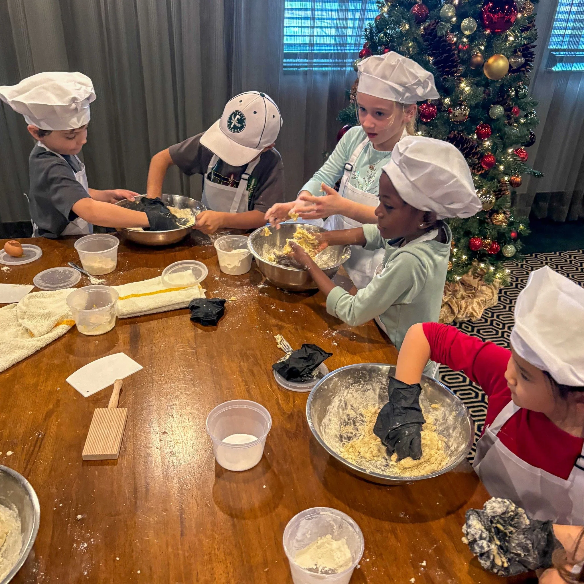 Just before Winter Break, Grade 1 concluded its social studies unit on Italy with pasta-making and food tasting at Edera Italian Eatery @ederacwe! The students were (adorably) decked out in their very own chef hats. Thank you to the Koplar family (a 