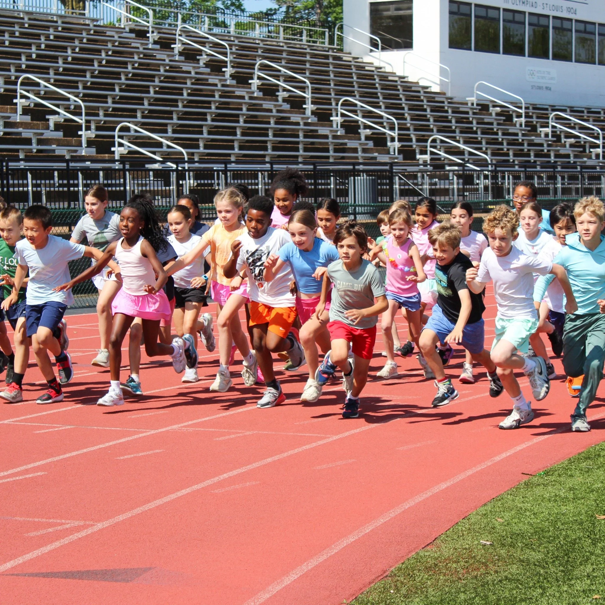 A family-favorite event, #ForsythSchool students in Jr-K and above ran the mile on the track at Francis Olympic Field on the @washu campus on Thursday, May 21!

Jr-K students are especially fun to watch for their first year on the massive track! In a