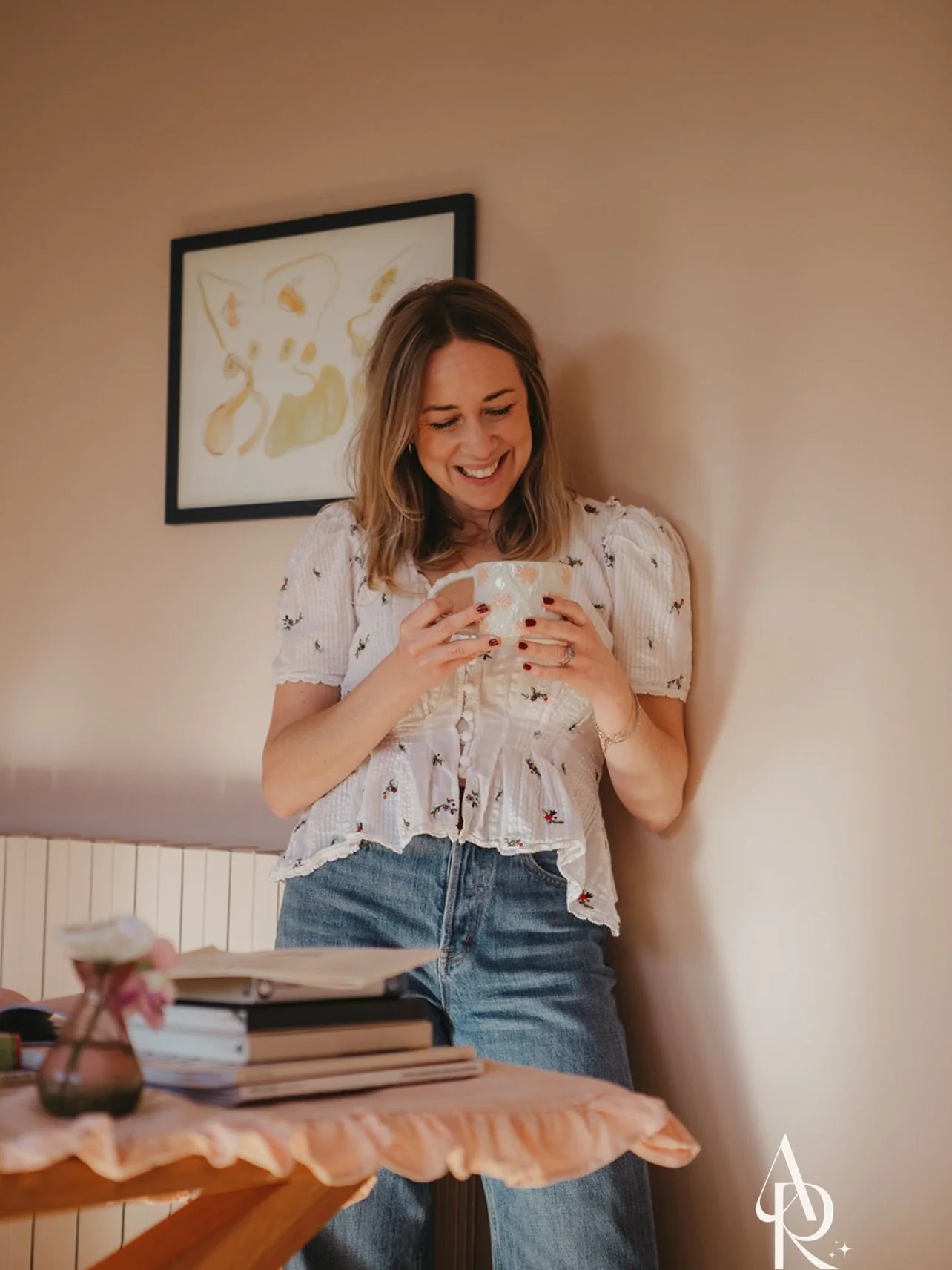 Another beautiful collaboration with the wonderful Lyndsay at @storyandthread_  just loved spending time with you in your beautiful home&hellip; 

#photographingwomen #portraitphotography #soulfulbusiness