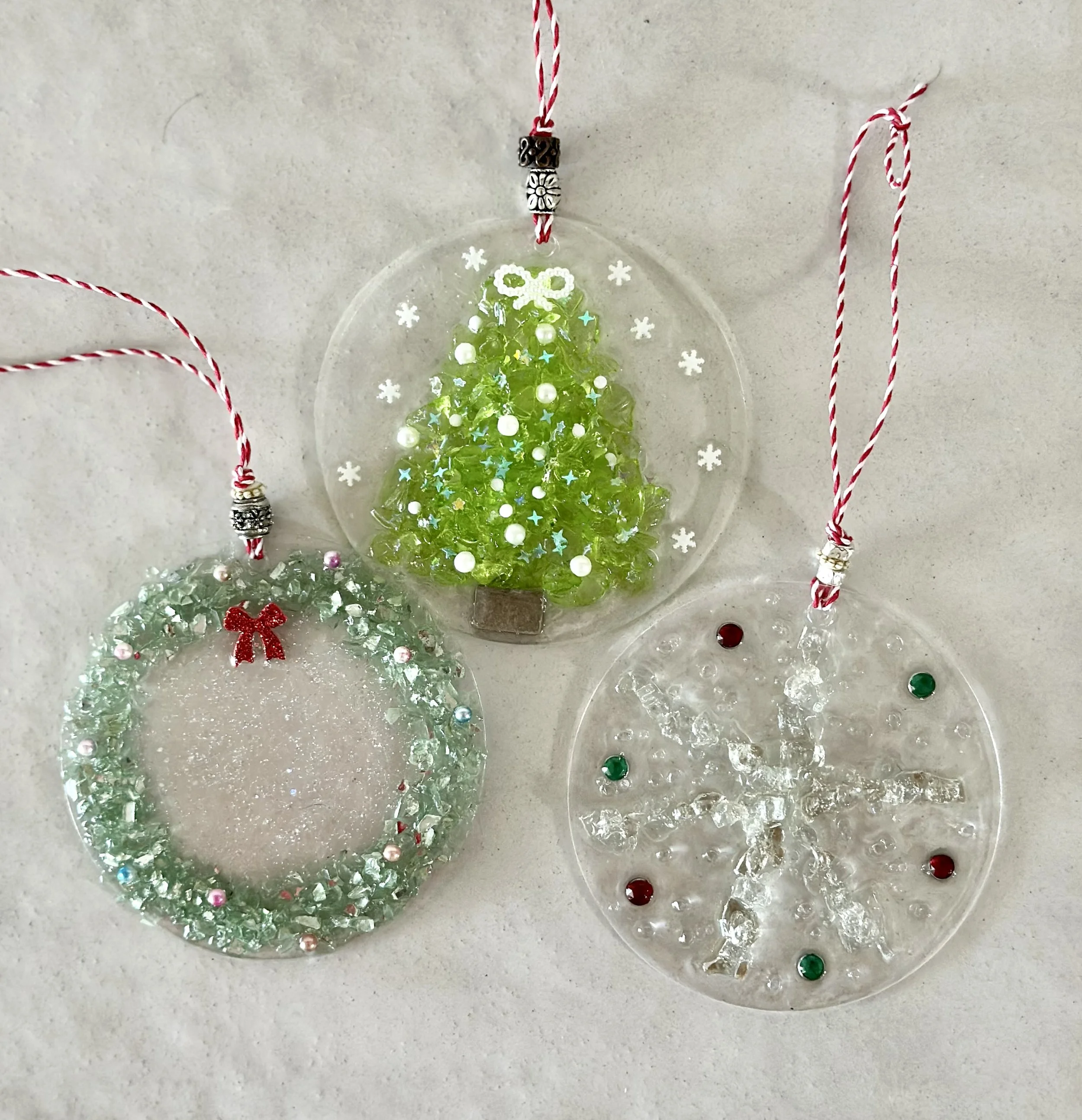 GAC. Make Your Own Acrylic Holiday Ornaments with Leslie Dicken