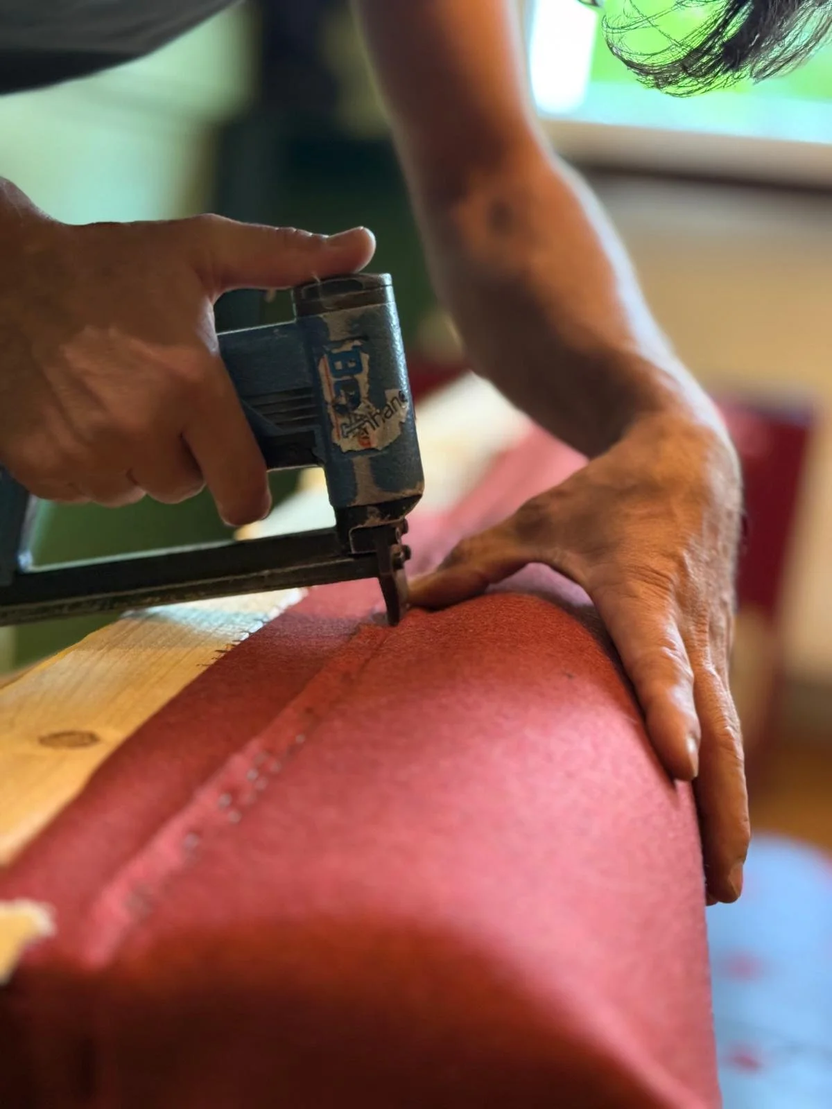 Polsterarbeit mit hochwertigem Möbelstoff