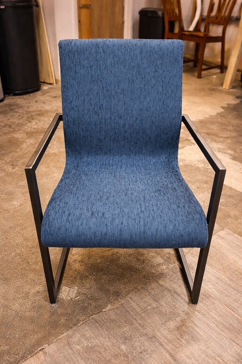 Neu bezogenes Designer-Möbel 5