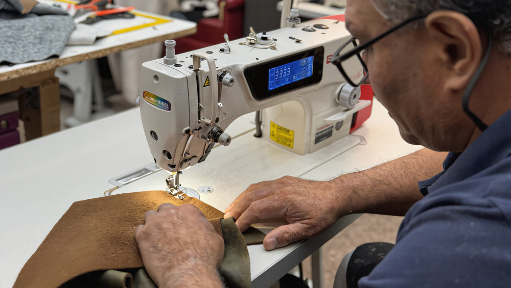 Handwerkliche Arbeit in der Polsterei