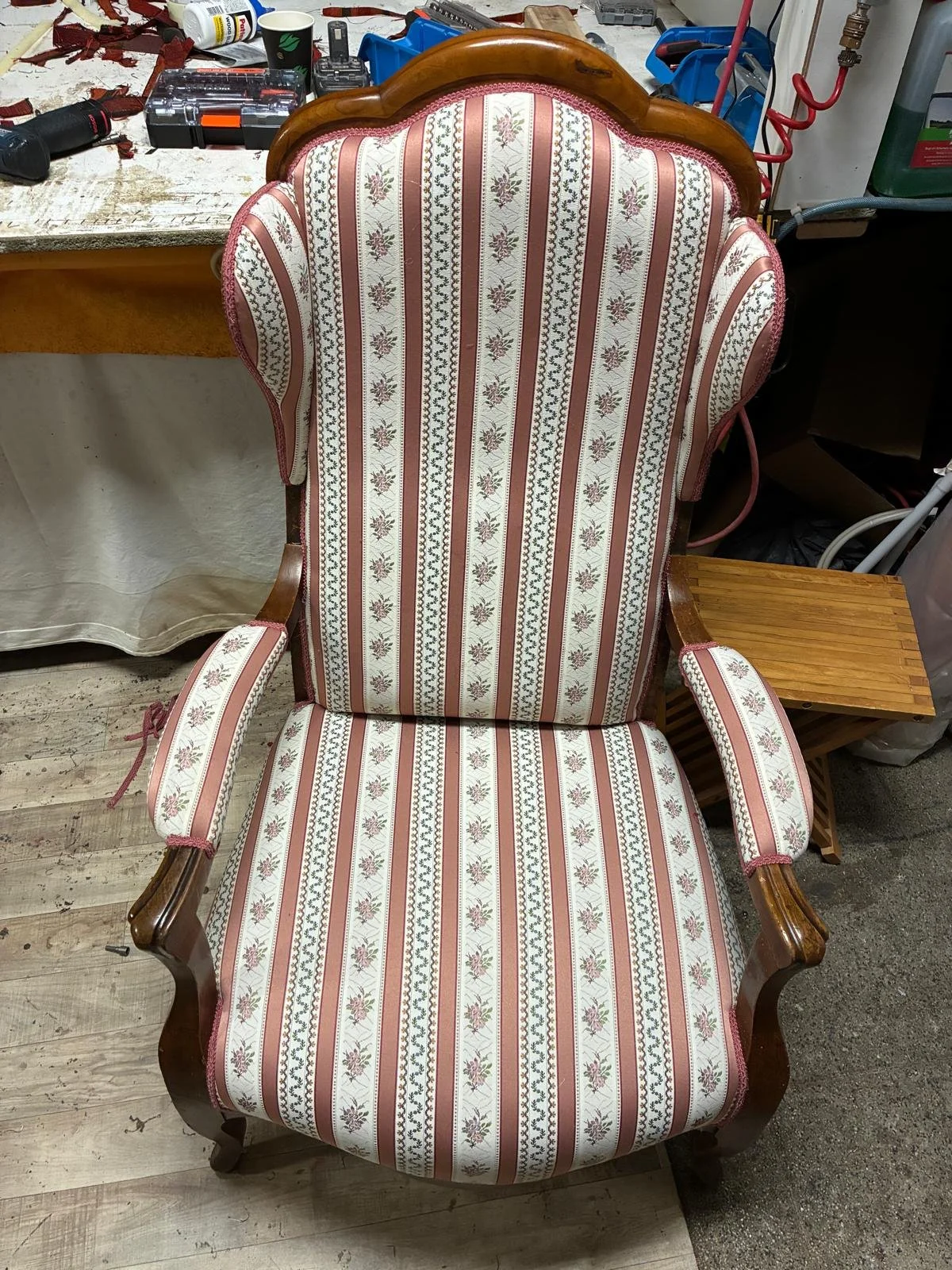 Biedermeier-Sessel neu bezogen