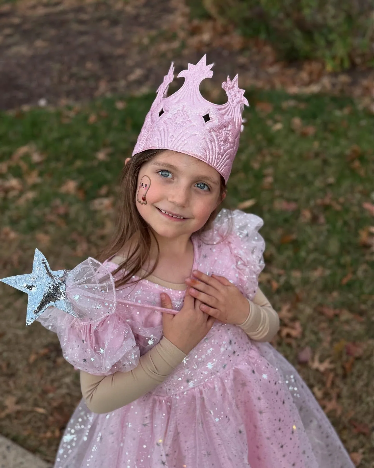 Happy Halloween from Glinda, who had a blast at the @sjschoolva&rsquo;s Trunk or Treat last night! There were almost 200 cars and 400 kids and it was A LOT but so much fun! 🍬

Throwing it back to our past Halloweens as: 

🎃Little Red Riding Hood (g