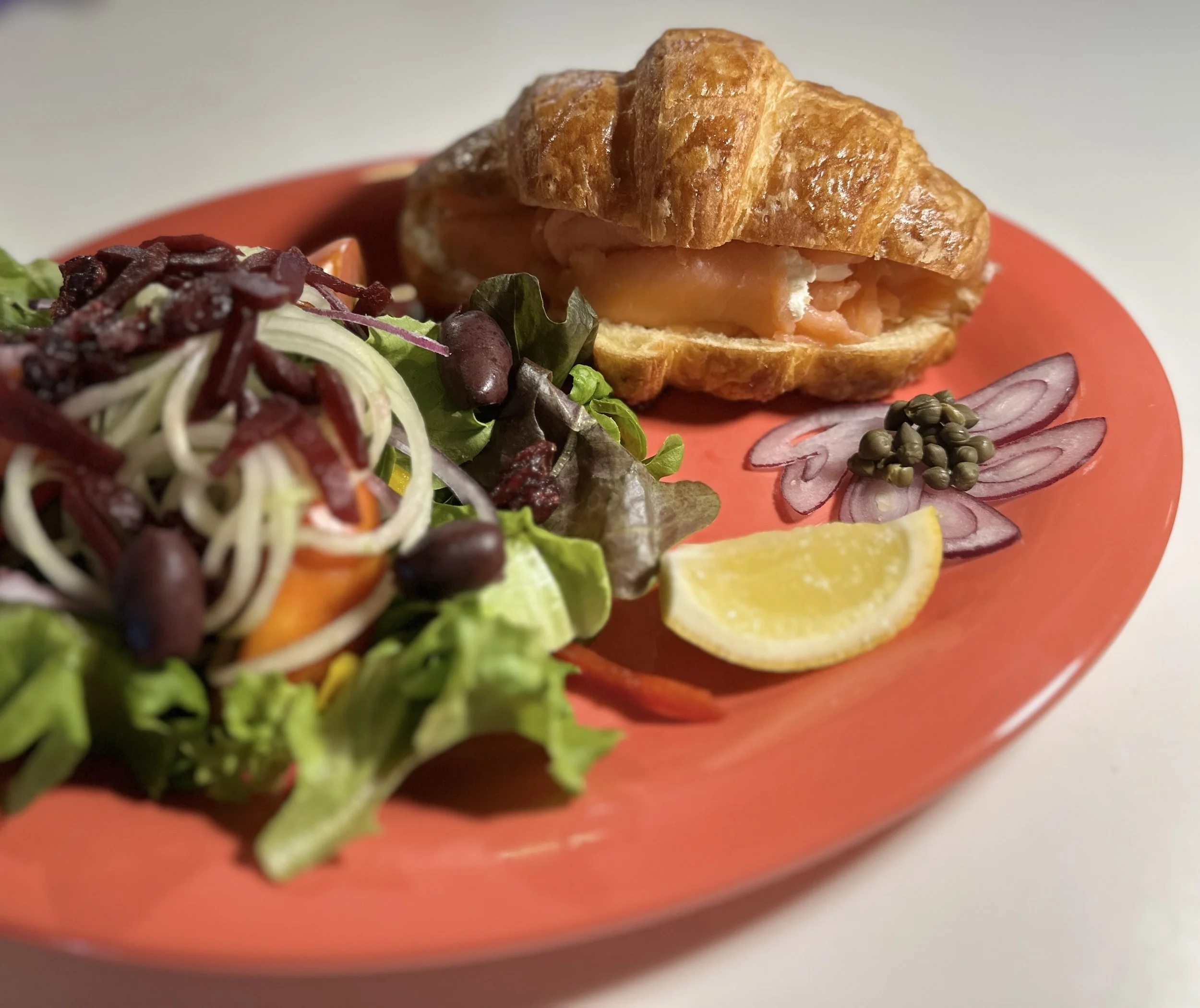 Stuffed croissant: smoked salmon and cream cheese
