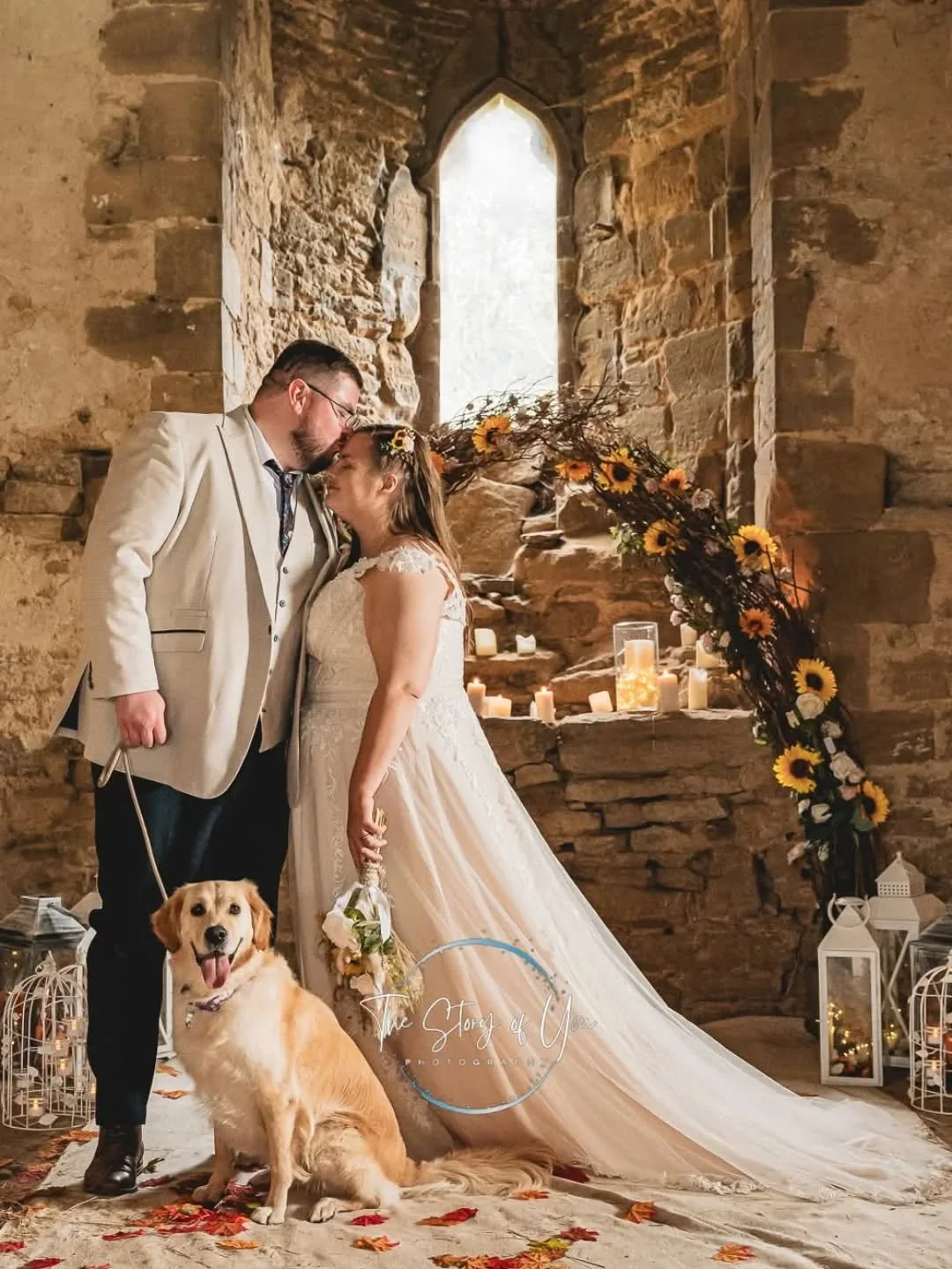Luna's humans got married yesterday in the most magical of ways. A perfect fusion of Lord of the rings and Harry Potter. All things wizarding and magical. A stunning day that was such a joy to be a part of. Thank you for having me

Photographer @thes