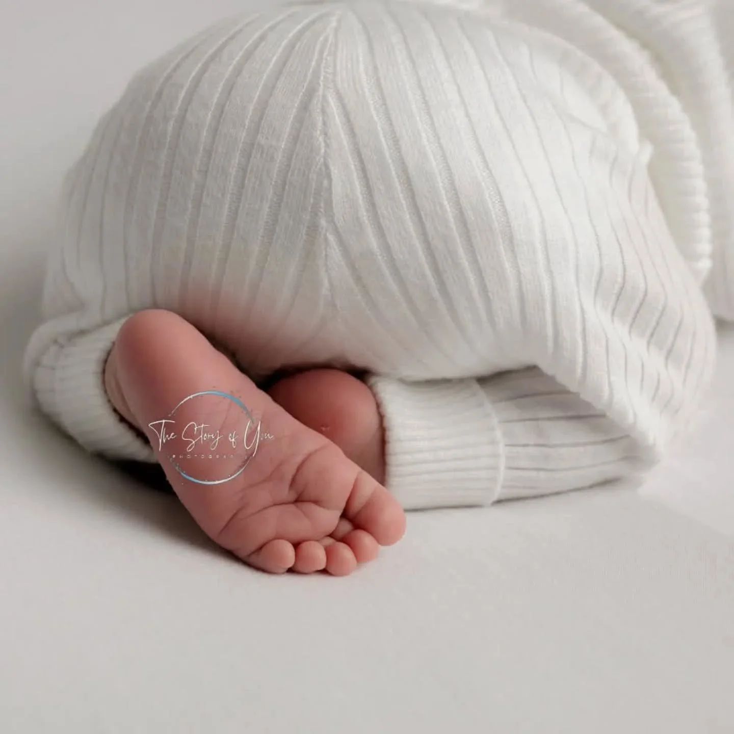 Beautiful Baby R came to see me this week. It's been a fantastic start to the year with 4 newborn coming through the door. If you are expecting drop me a message and we can pencil in a date around your due date.