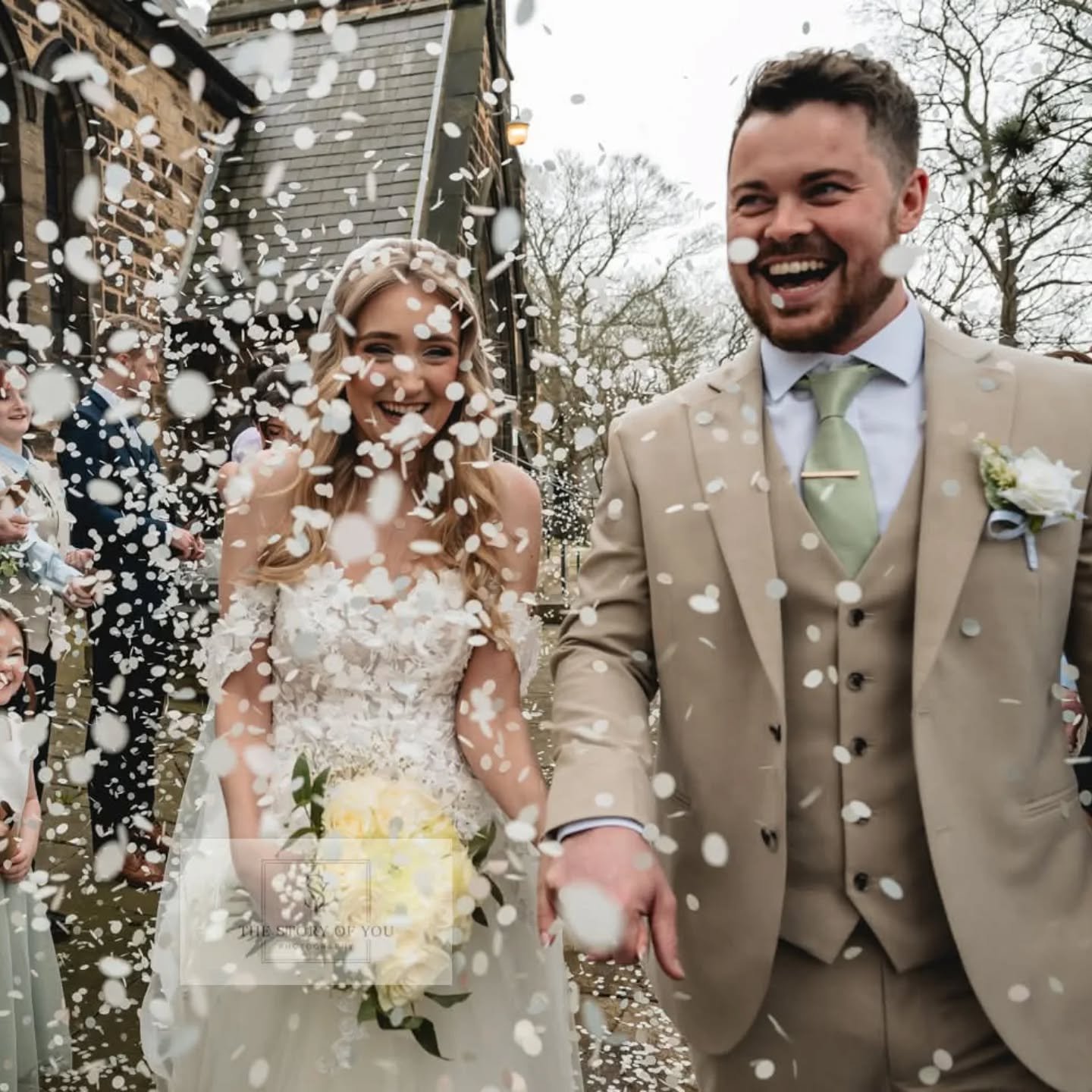 Absolutely love a confetti photo!

www.thestoryofyou.co.uk