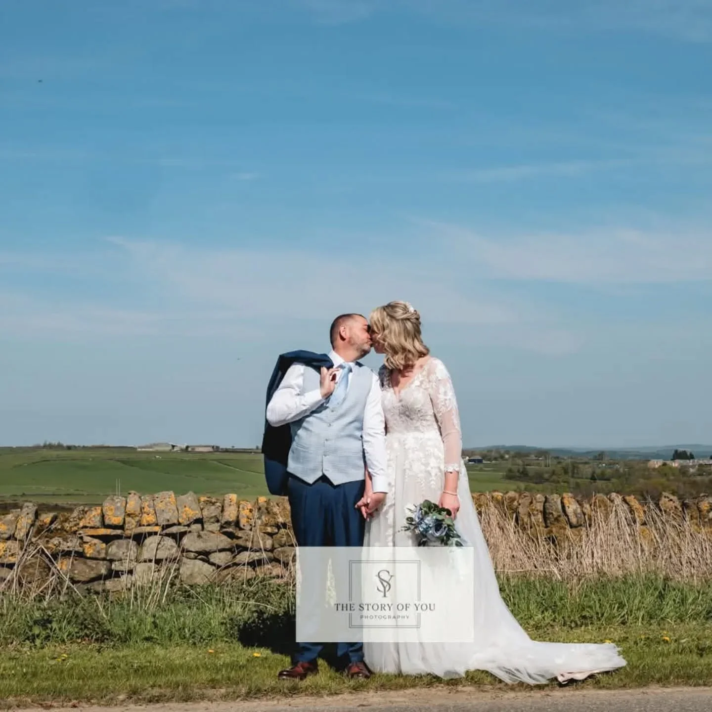 What a scorcher of a day for J+C who married Spicer Manor From start to finish the day was truly fantastic. Gorgeous couple, gorgeous venue and the weather was beautiful! C you understood the champagne assignment! Definitely no baggy trousers, it mus