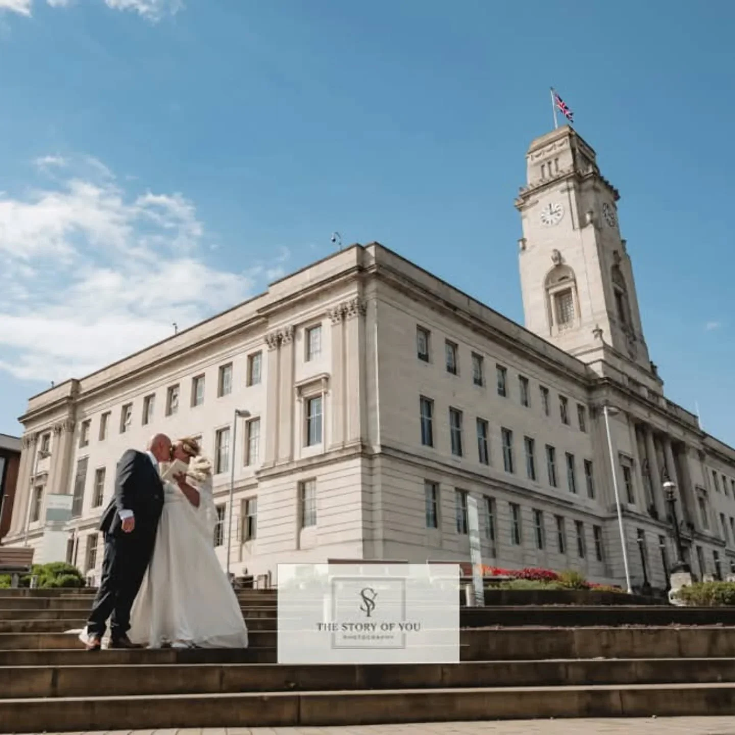 What a beautiful day yesterday for S+R who married at Barnsley Town Hall. Our wonderful Town Hall looked glorious in the sunshine and made the perfect backdrop for some photos before heading over to the Garrison to celebrate with friends and family.
