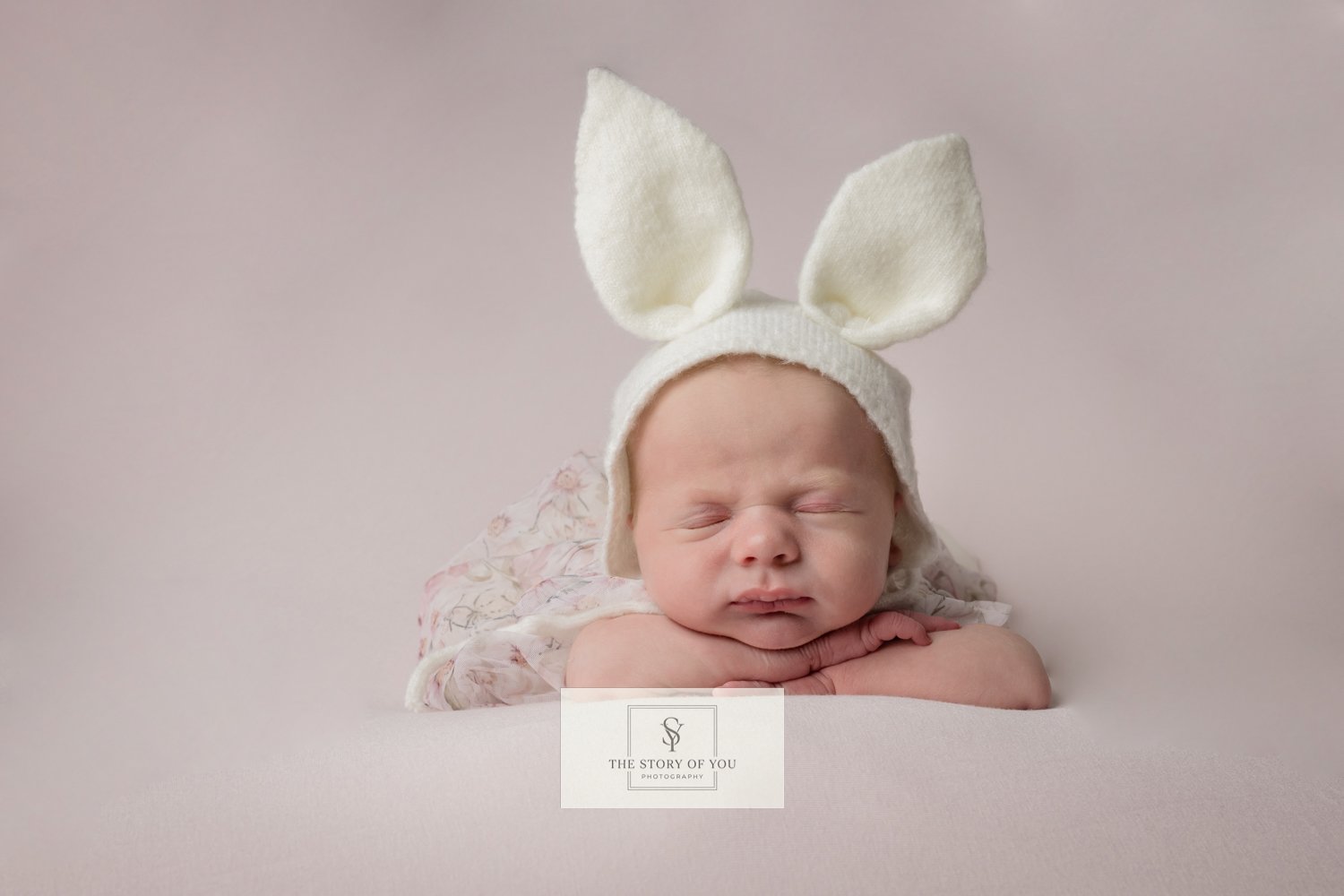 When Should You Book a Newborn Photographer? A Complete Guide for Expecting Parents