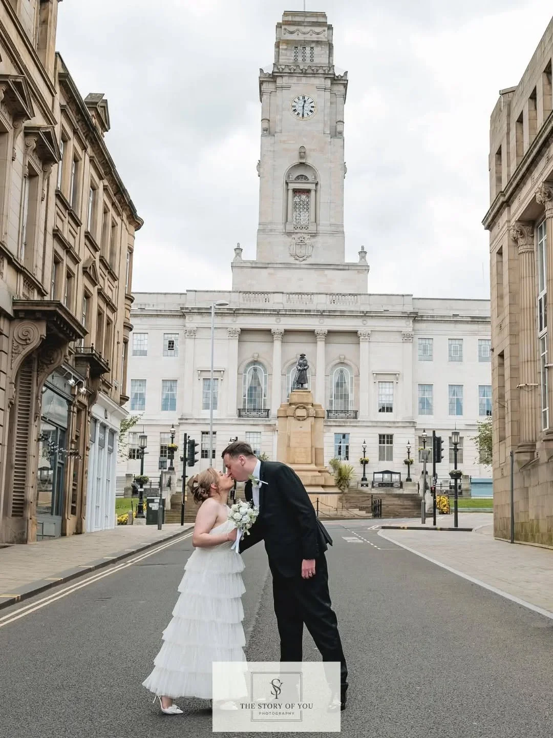 L+B had a beautiful intimate ceremony yesterday at Barnsley Town Hall. We stopped traffic and took some very unique photos [which unfortunately I am not able to share]. Thank you for asking me to be a part of your day

Photo : @thestoryofyouphoto
Ven