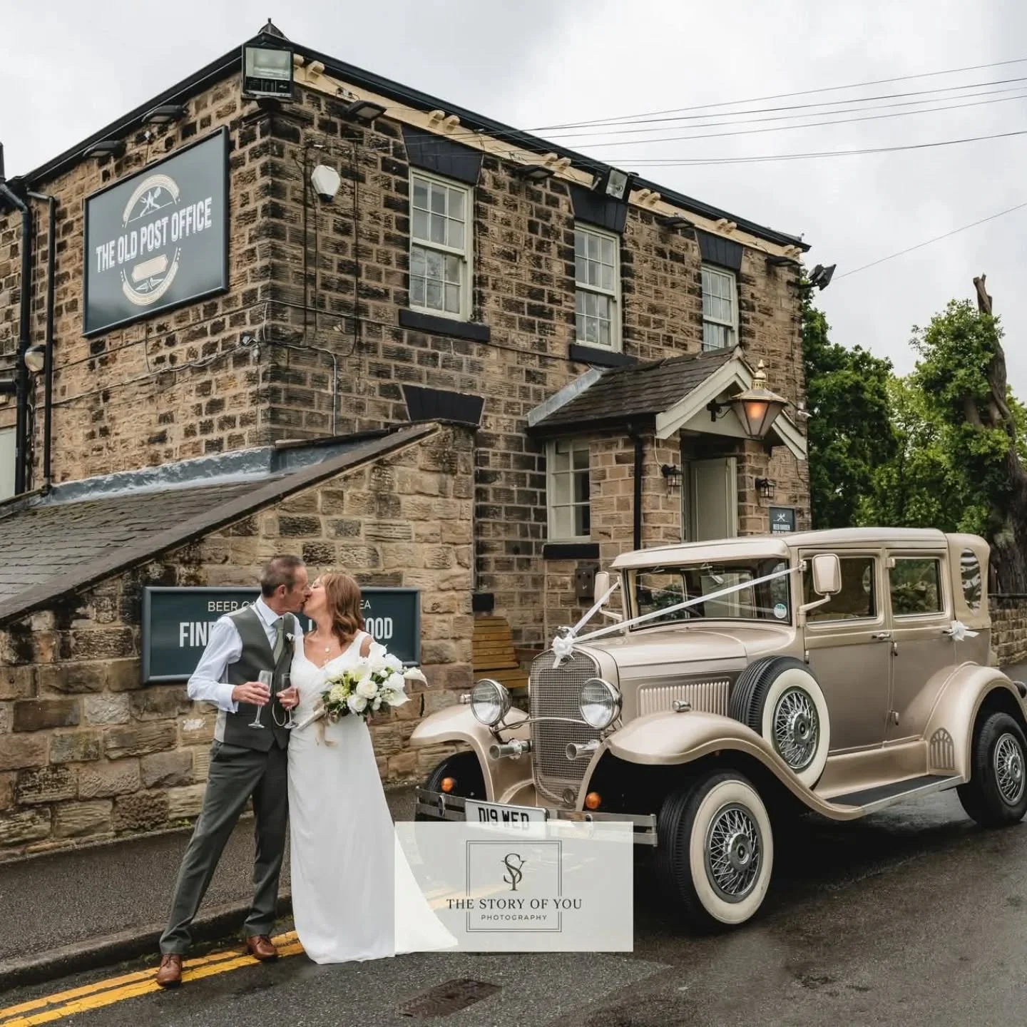 A+W didn't let the rain spoil their wedding day. A beautiful ceremony at Barnsley Town Hall followed by The Old Post Office. I hope you had a wonderful evening, thank you for asking me to be a part of your celebrations

Photo : @thestoryofyouphoto 
C