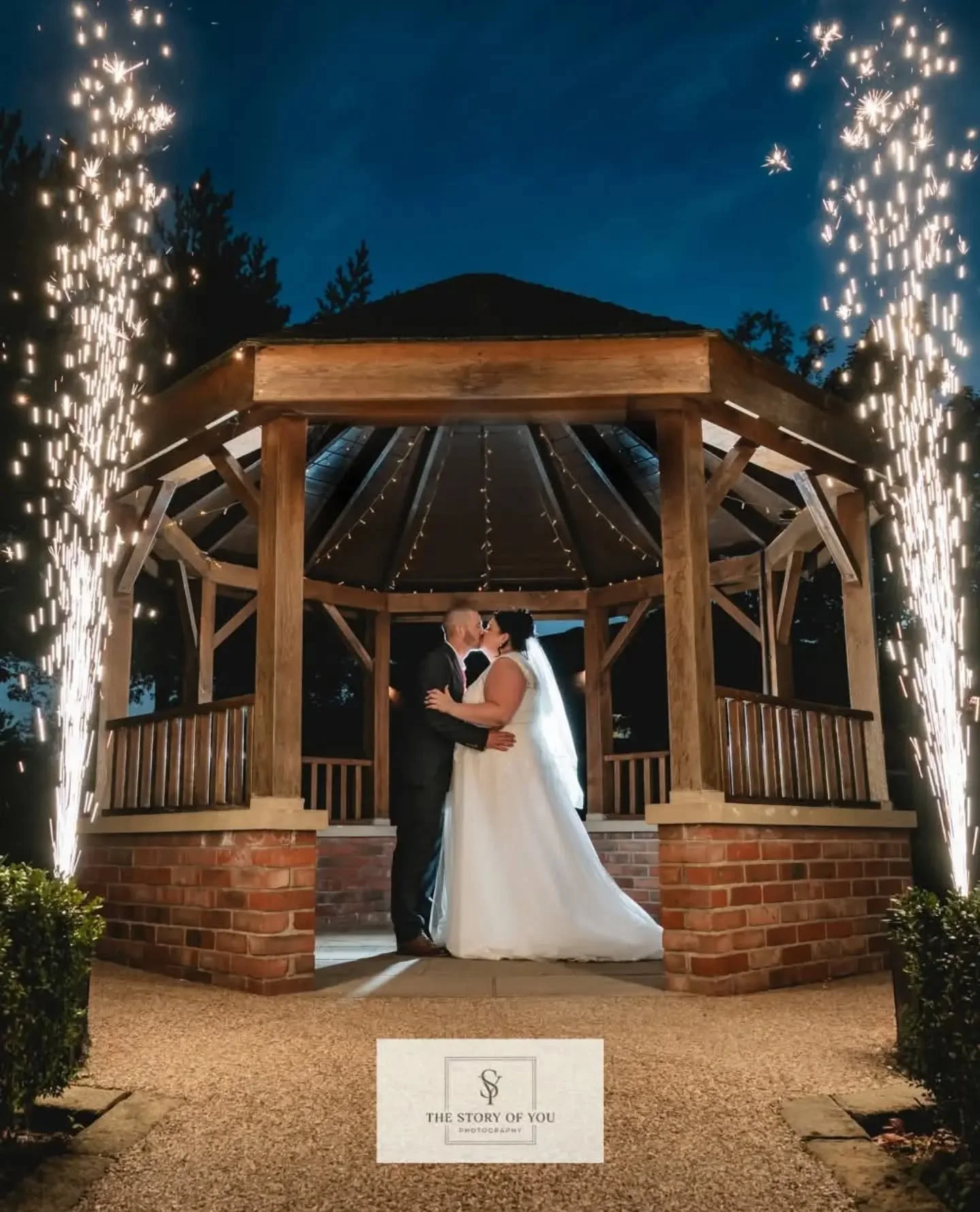 Some photos just deserve their own spot on the grid 😍

@burntwoodcourt 
@barnsleyceremonies 
@trustedsuppliernetwork