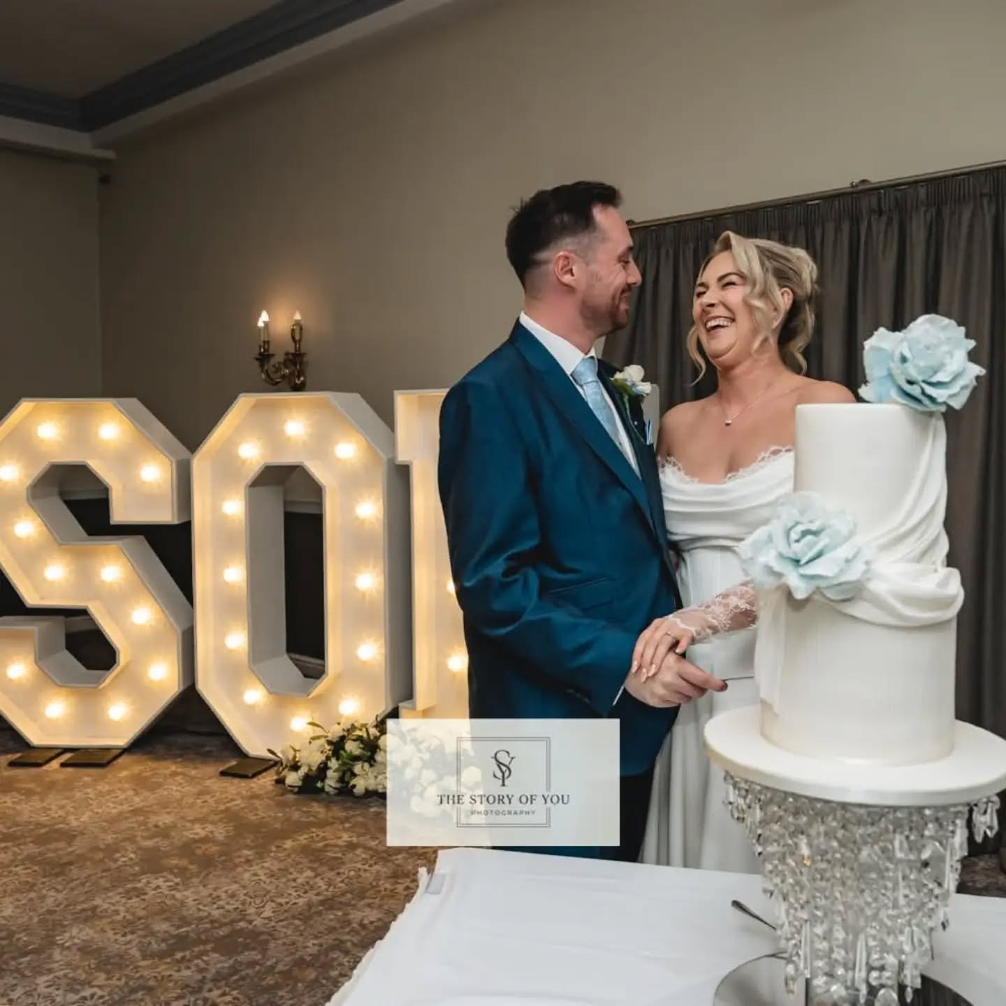 I totally forgot to take a selfie at yesterdays wedding so apologies you didn't get to see my rubbish selfie attempt.

Yesterday however was a day filled with so much emotion. You could just feel the love in the room from start to finish. E+J your fa