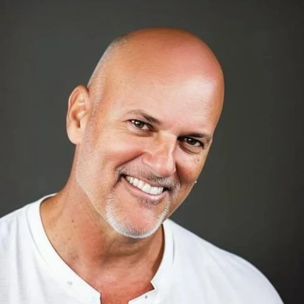 Image of Fernando Rojas, smiling.