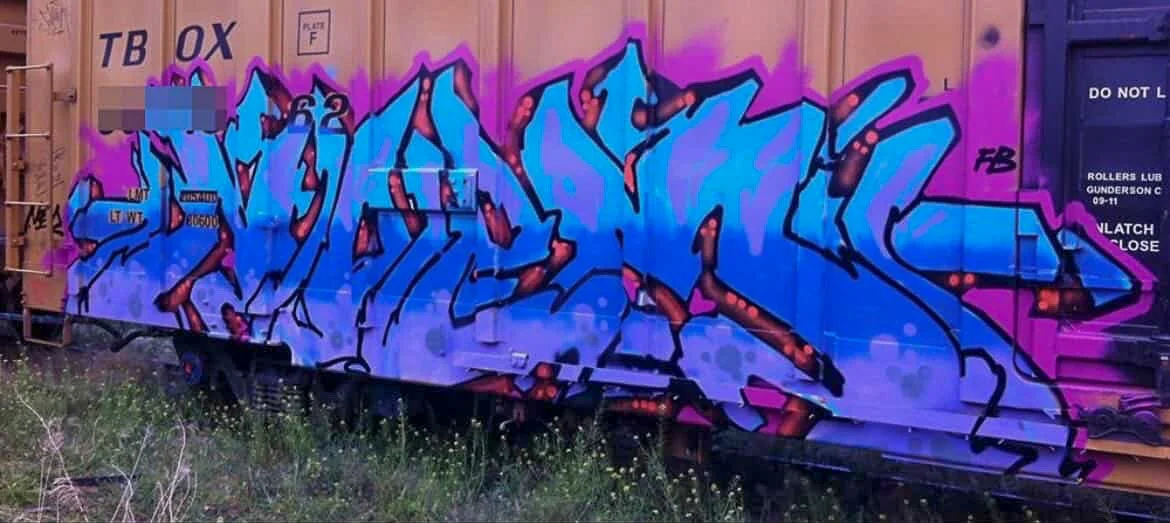 4hundredmlgraffitimagazinefreightgraffitigraffitiblog-32.jpg