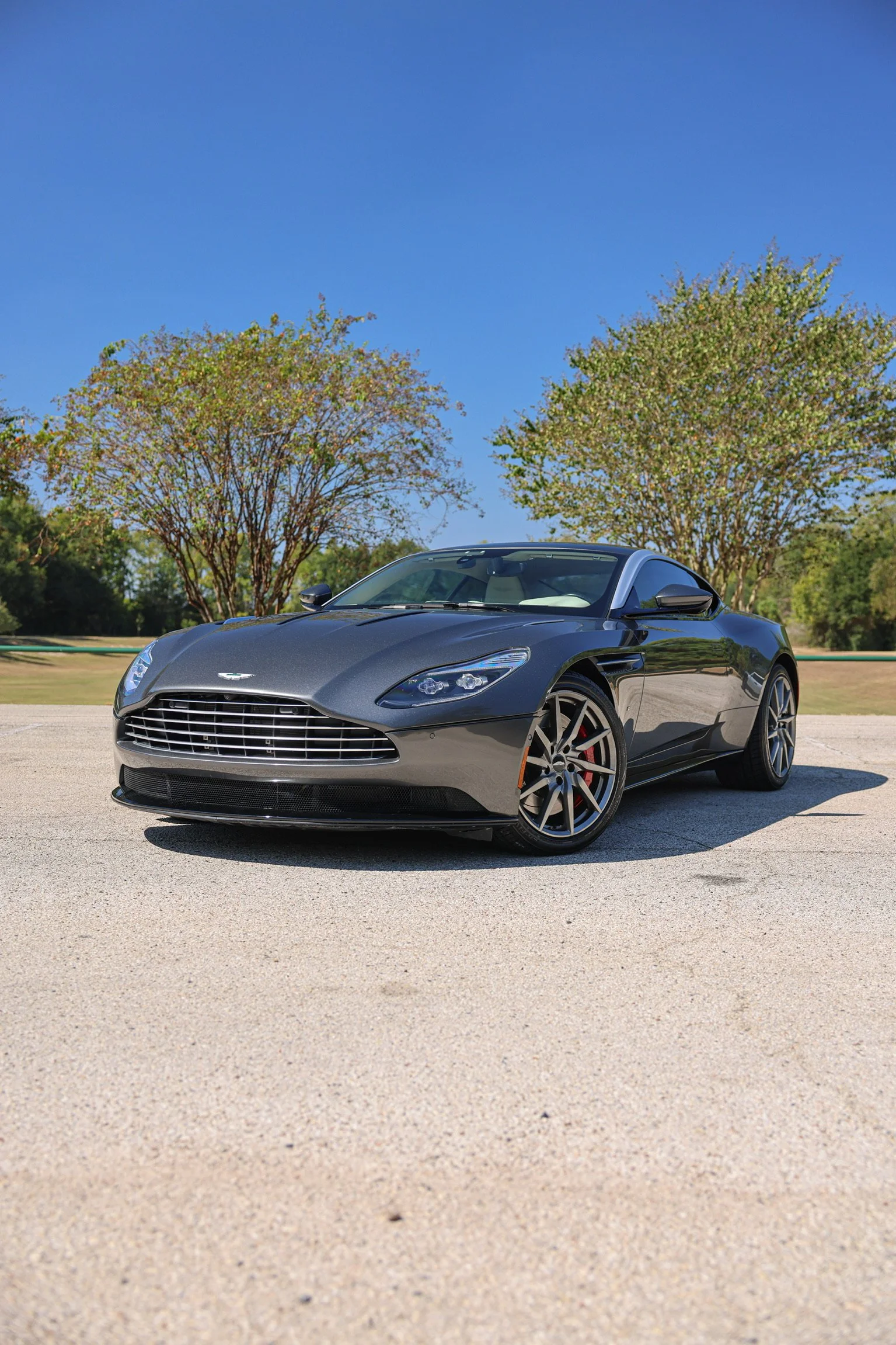 Aston MArtin DB-11 V12