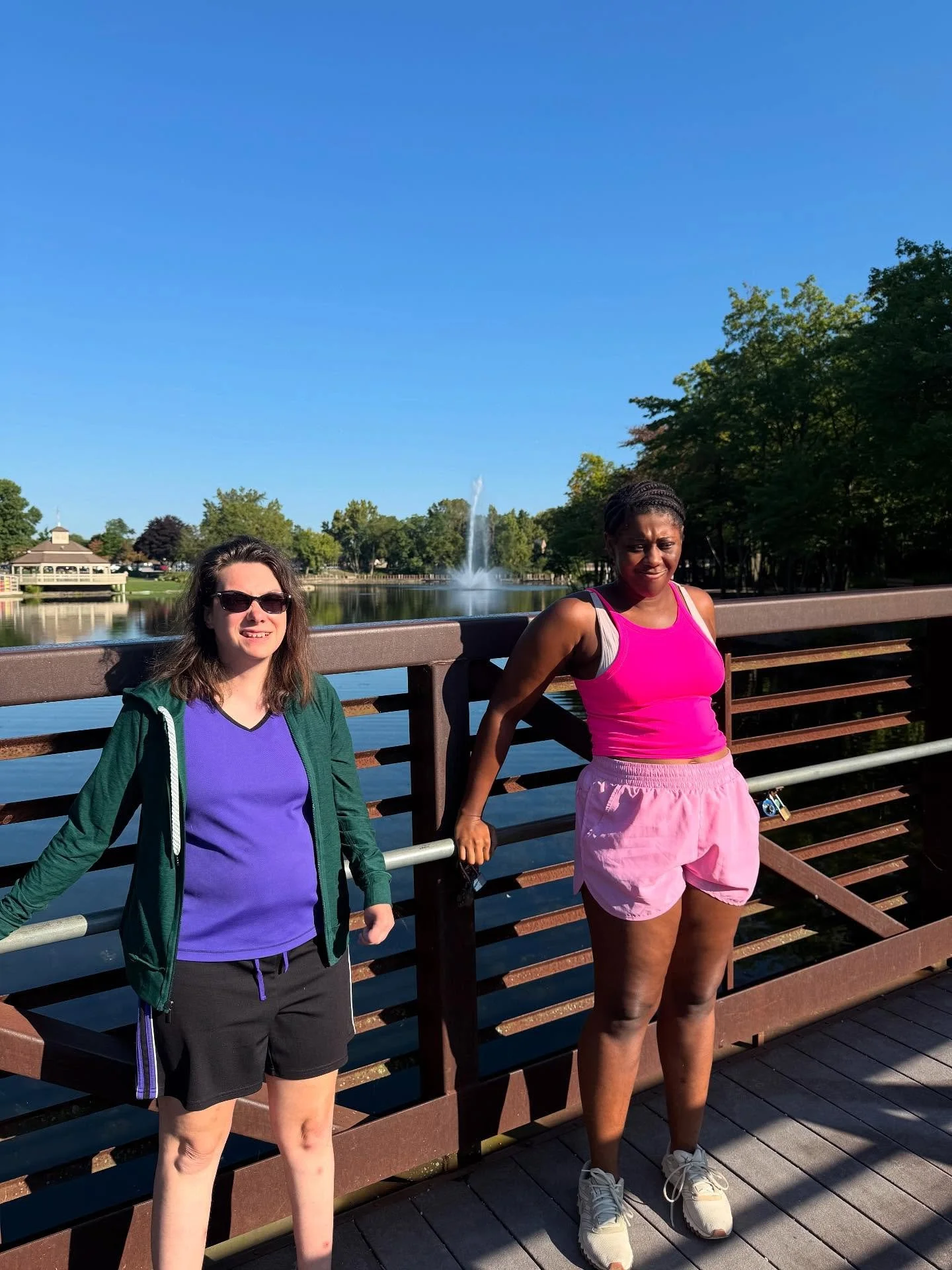 We are LOVING this weather! We took advantage of this beautiful day with a walk before our morning mindfulness then off for a new community exploration spot at Cleveland Bagel! 🥯