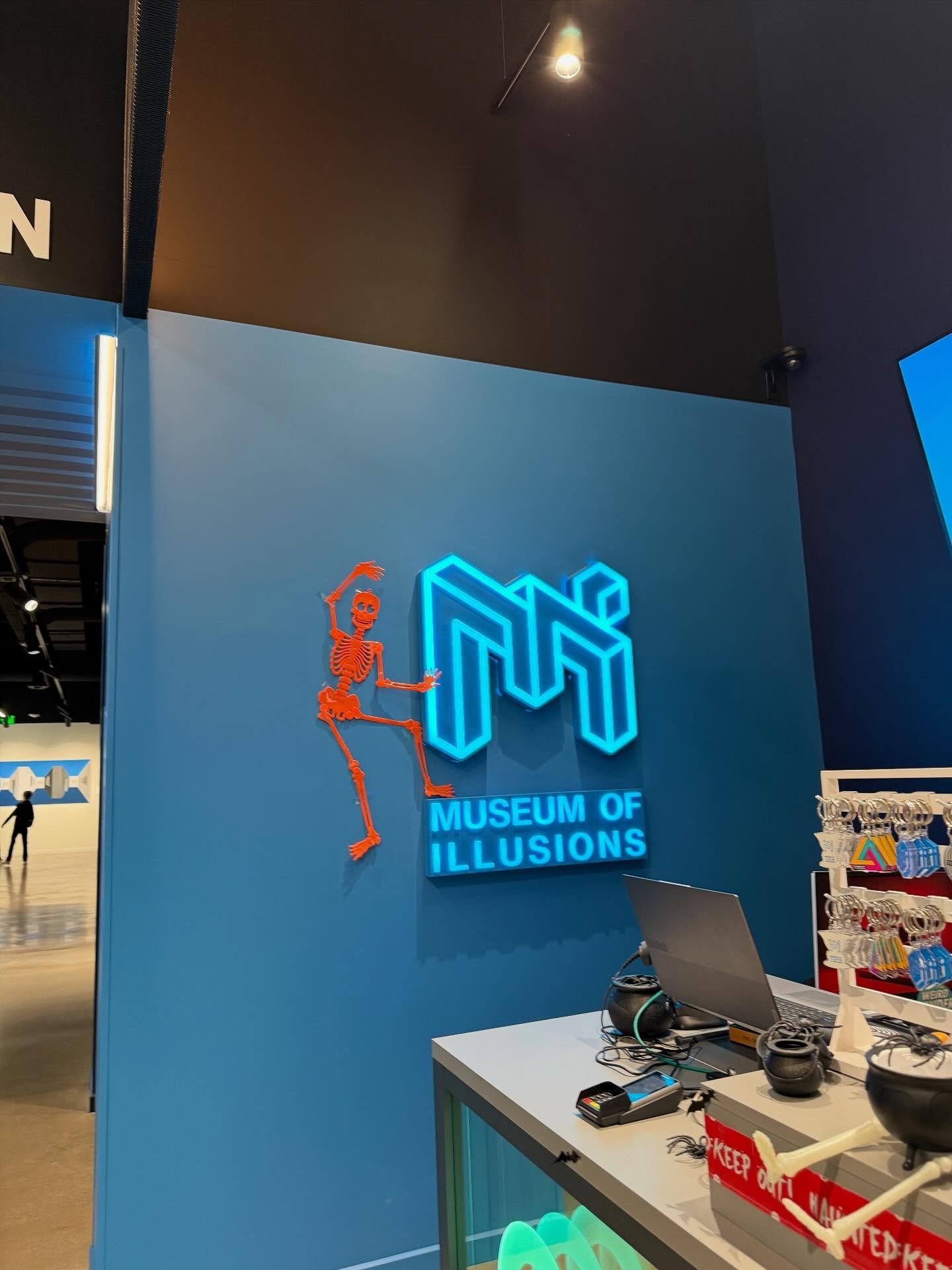 Wild Wednesday! We went to walmart in the morning then off to music class before checking out the new Illusion Museum in Cleveland! We had a blast!! 🪄🪞🚥🤩