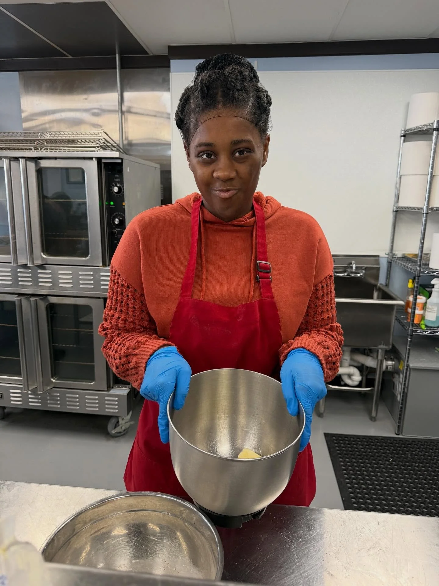 CRU cookie making day with @iam_boundless at their Confection Connection bakery! We had fun learning from peers and following the recipe to make oatmeal chocolate chip cookies!! Yum!! 😋 🍪🧑&zwj;🍳👩&zwj;🍳