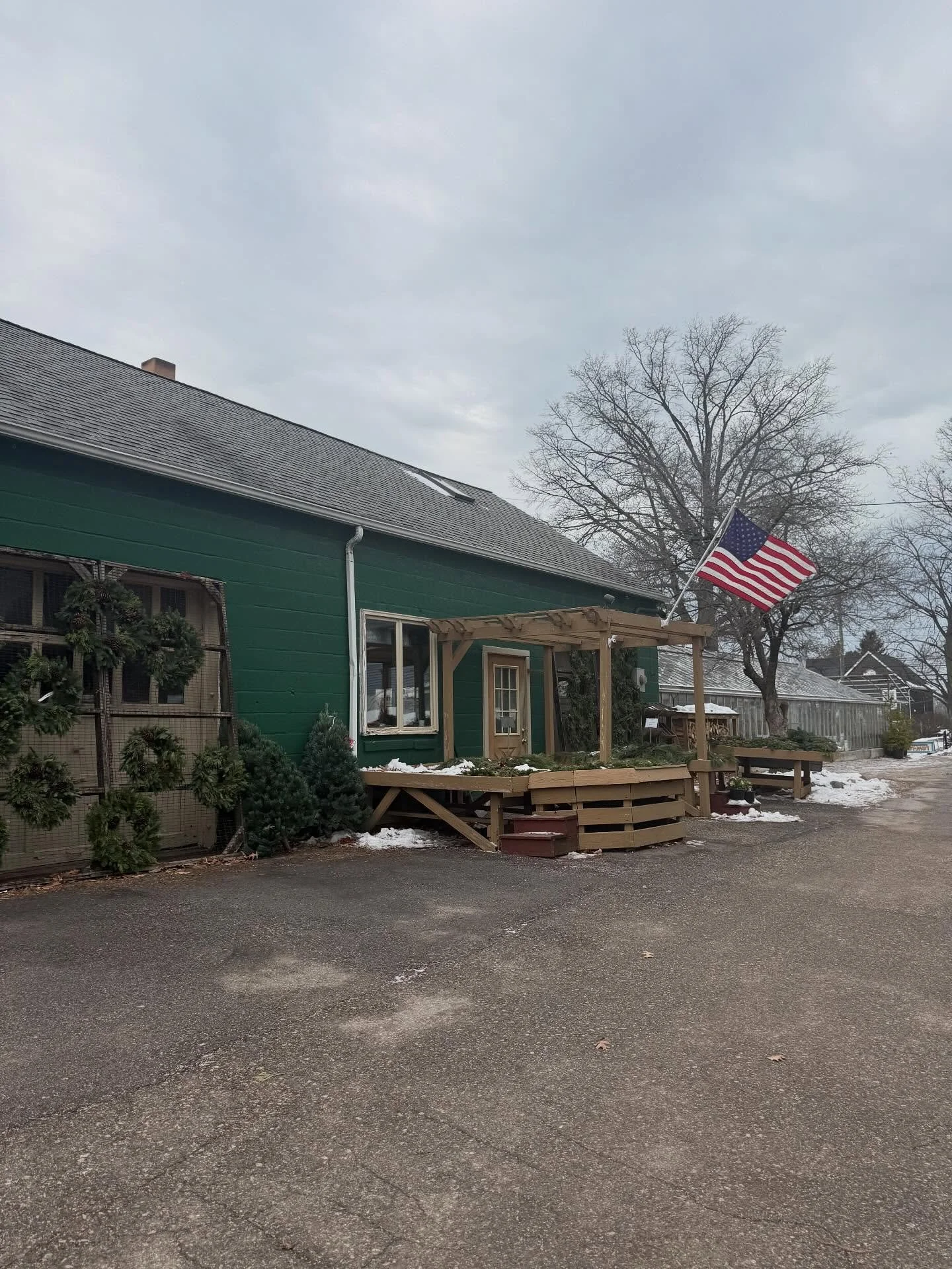 Holiday Spirit was all around us today!! Christmas Cardio Drumming with @rec2connectfoundation with all our favorite songs then we checked out the train display at Puritas Greenery! They even had a fun scavenger hunt to try, and no day is complete wi