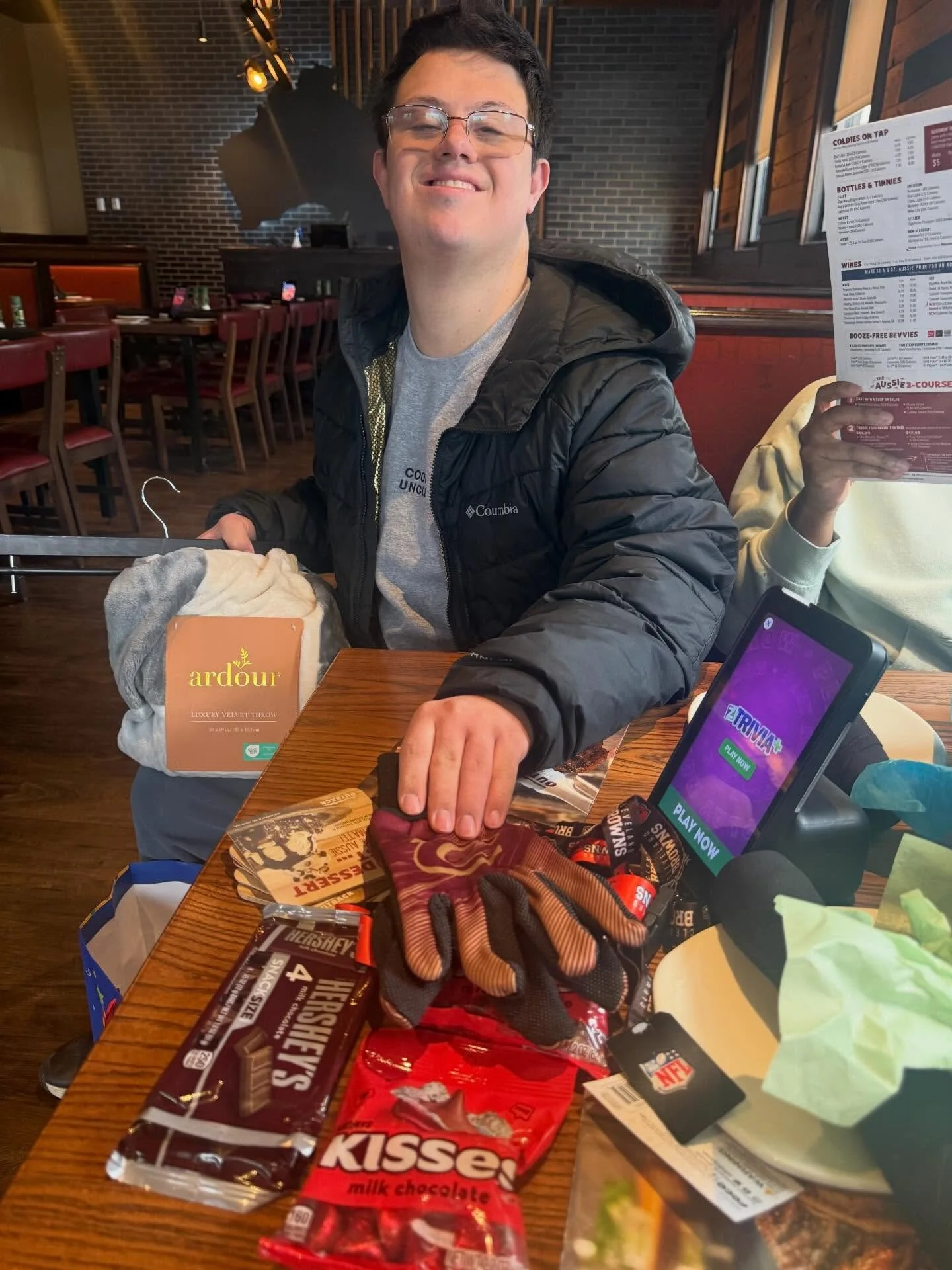 Birthday celebrations and basketball, what a way to spend the day with friends! We kicked off the day with basketball with @rec2connectfoundation this is a collective favorite! 🏀☄️ I was able to catch the 3 pointer too!!! Then it was off to celebrat