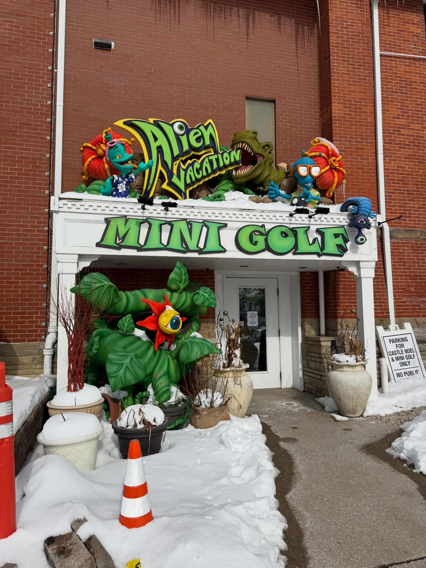 Another week of fun and adventures and it&rsquo;s only Wednesday!! We explored @alienminigolf today as well as @sweets_and_geeks in Medina. We also did some Vday shopping and dropping off a gift for a member who isn&rsquo;t feeling their best 😥❤️ I 