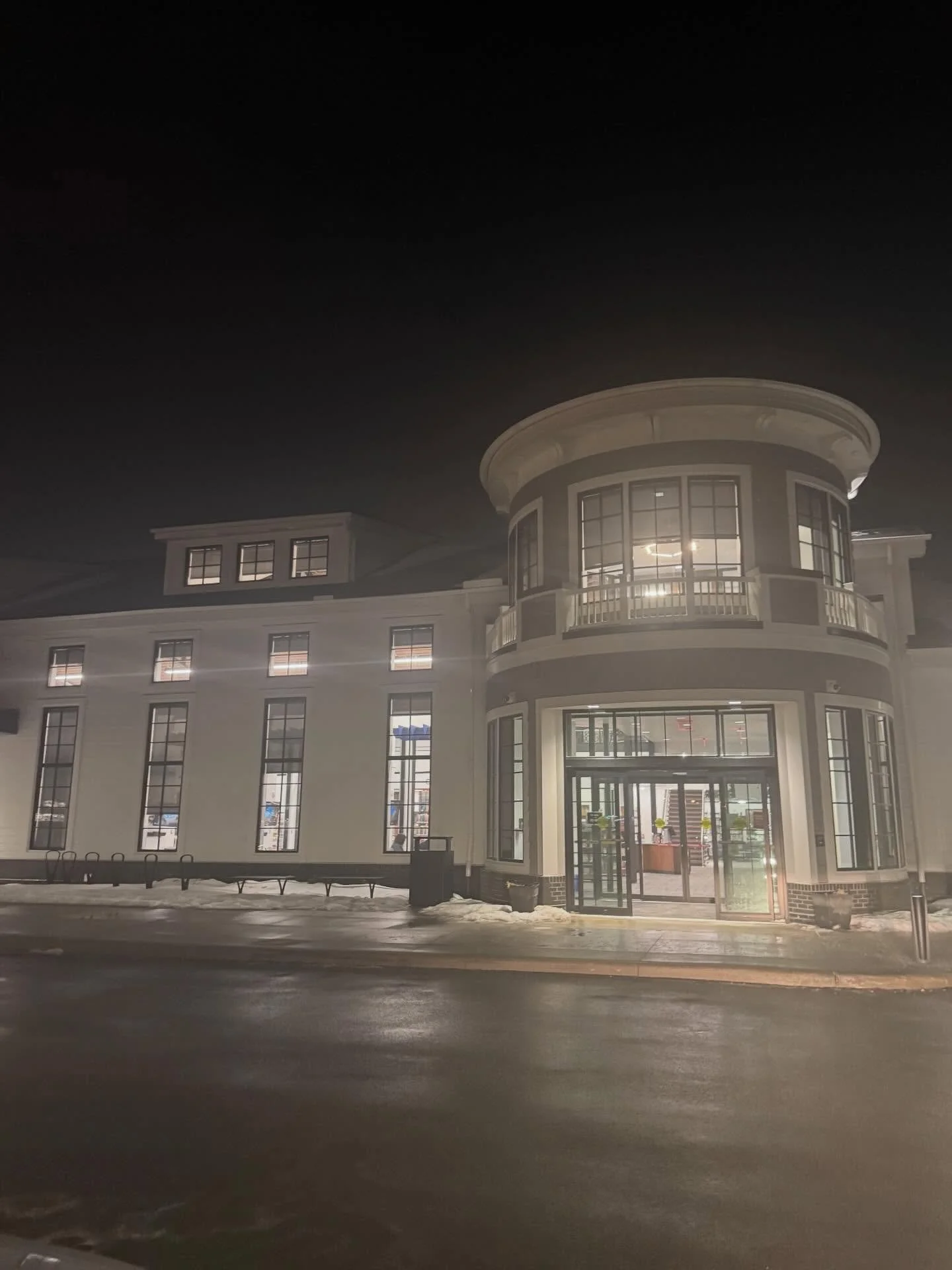 Evening CRU getting into some Valentines fun at Bay Library. They worked on their I Lava You lamps, chocolate covered strawberries and reading a book on love together!
We love our our community bringing us together to celebrate and enjoy holiday chee