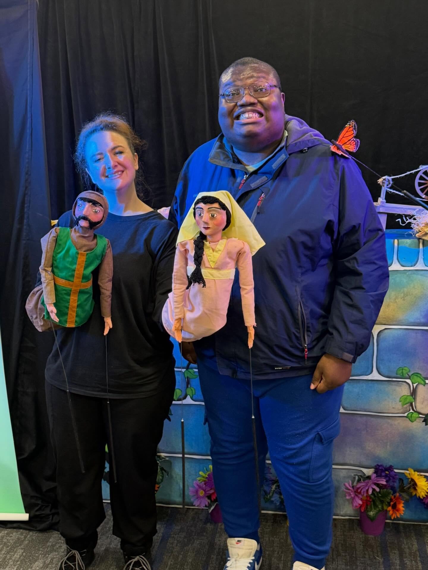 We saw a rendition of Rumpelstiltskin presented by the Great Lakes National Puppet Theater @ the bay village library.

We got to learn about puppets, how to make one, putting on a show, and got to meet the actors and their puppets! 🎭📚