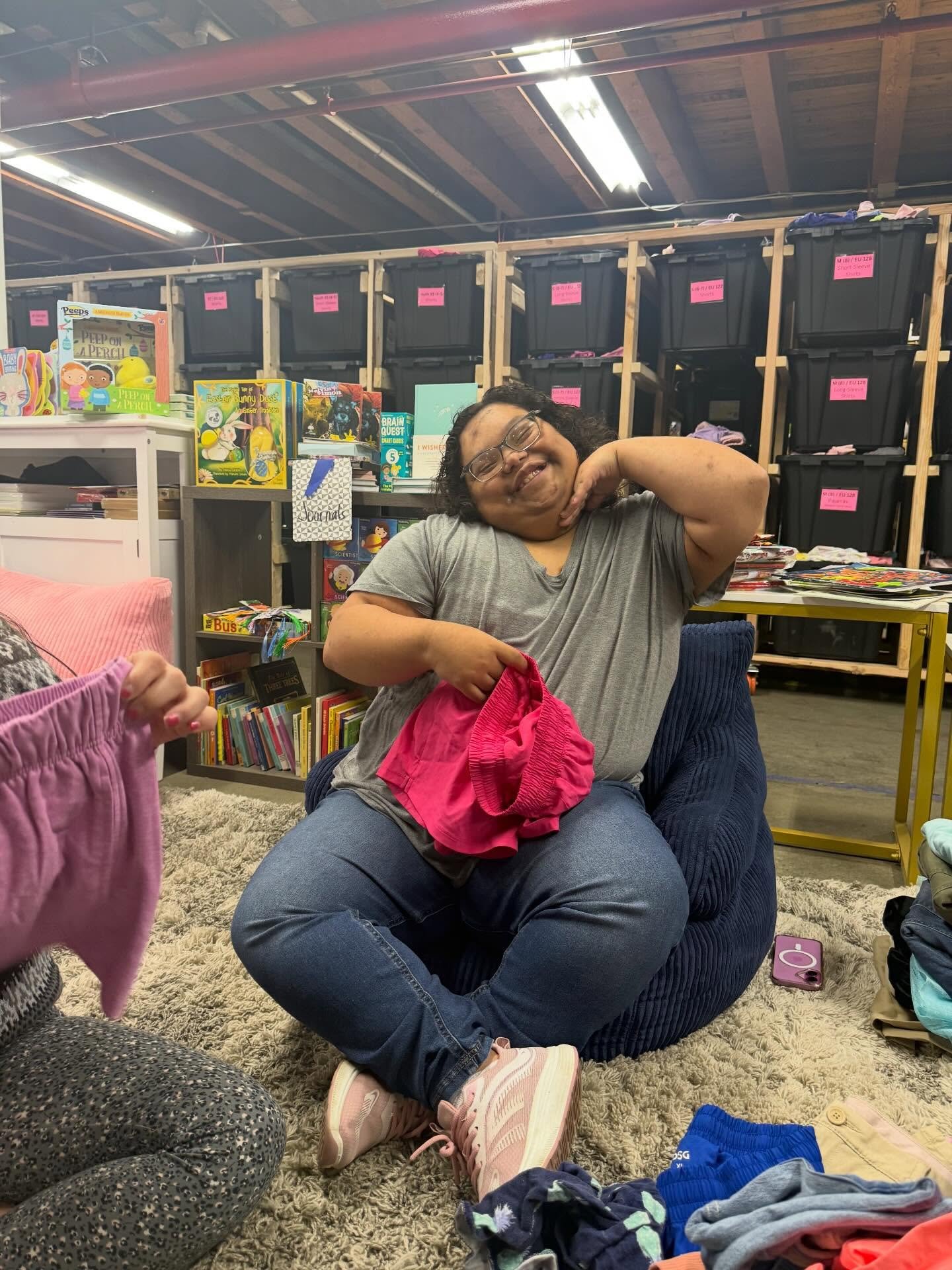 From volunteering with friends @honeyfromtherockcle to Easter games with friends @mychoiceinspires we had a wonderful and productive Thursday 💖