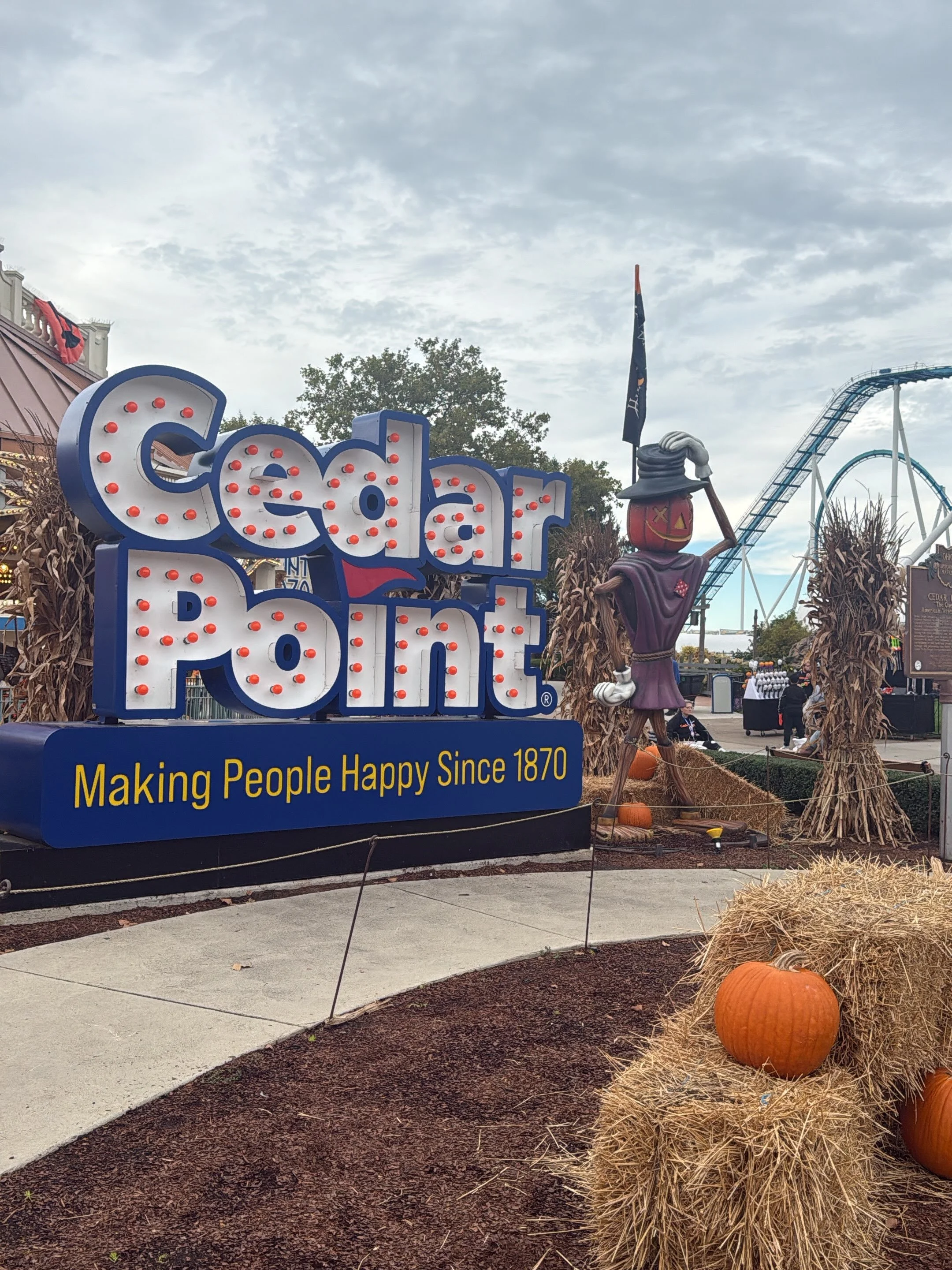 Halloweekends with the CRU! A magical day full of fun and new experiences! Until next year&hellip;.🎃👻💀🎢