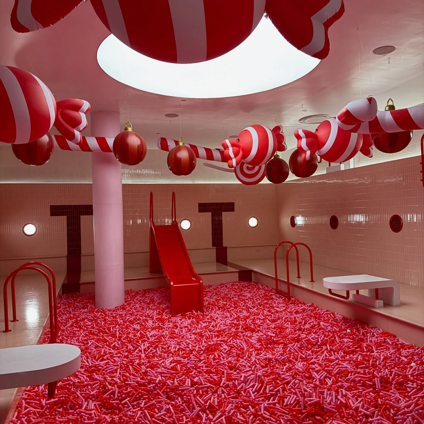 Questlove&rsquo;s Black Elephant: the details 

Produced by @catdarlingagency 
Venue @museumoficecream
Photo @emmabrawlphoto
Mixers @fevertree_usa 
Jell-O shots @solidwiggles 
Live sketch artist #Elizabethwilliamsstudio 
Customization @ranishasingh_