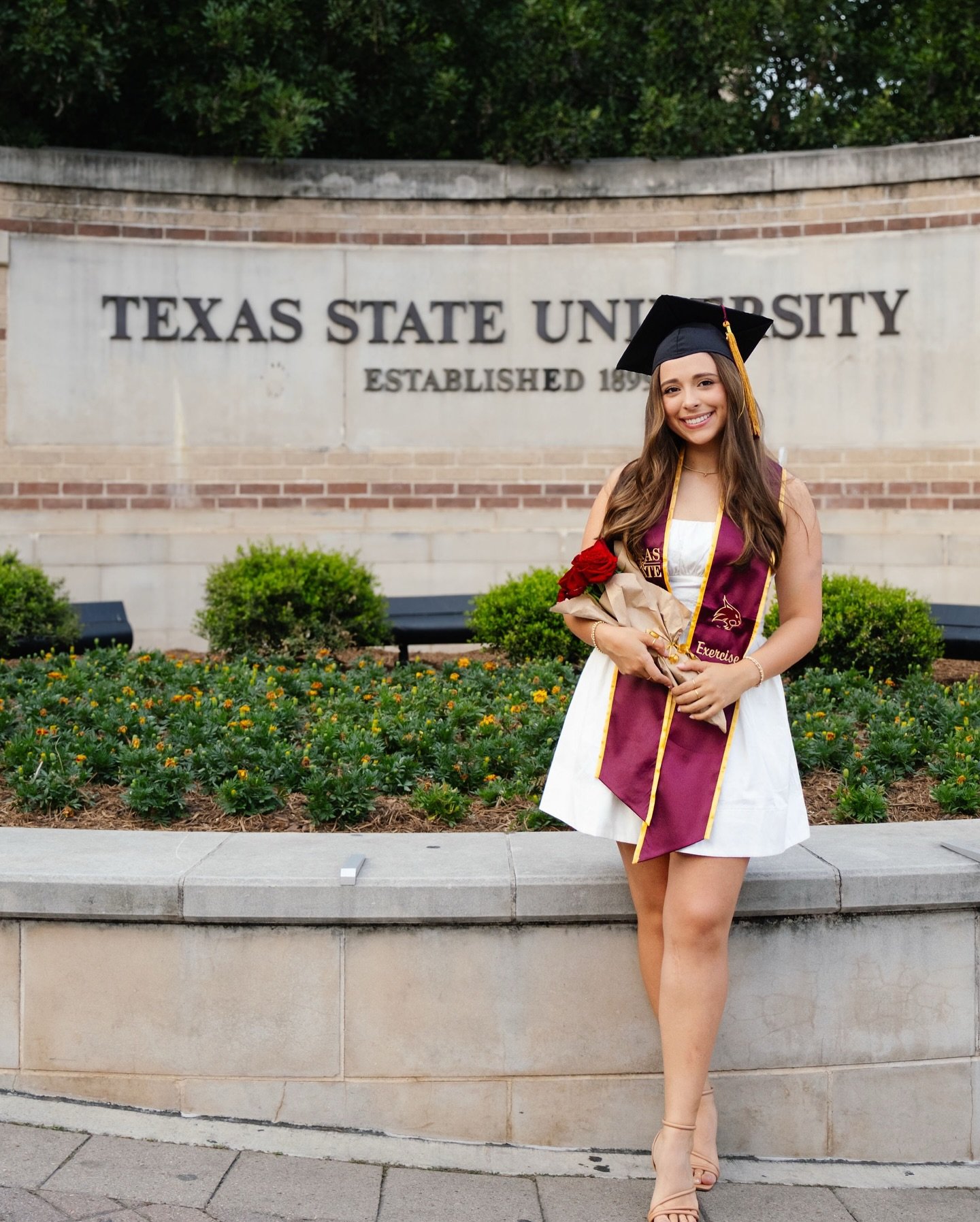 TXST GRAD 🎓
Congratulations to this beautiful graduate!!! This was such a fun session, thank you again for letting me capture such a special moment !!! 

#newbraunfelsphotographer #txstgrad #seniorportraits #collegegraduate #collegegraduationphotos 