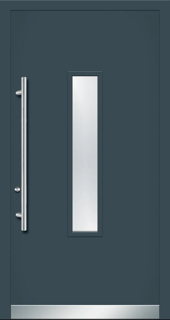 Moderne, dunkle Haustür mit vertikalem Fenster und silbernem Griff