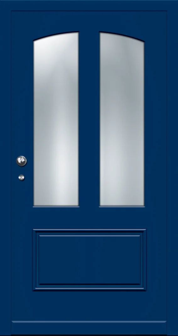 Blaue Haustür mit zwei Glasscheiben und einem Briefkastenschlitz.