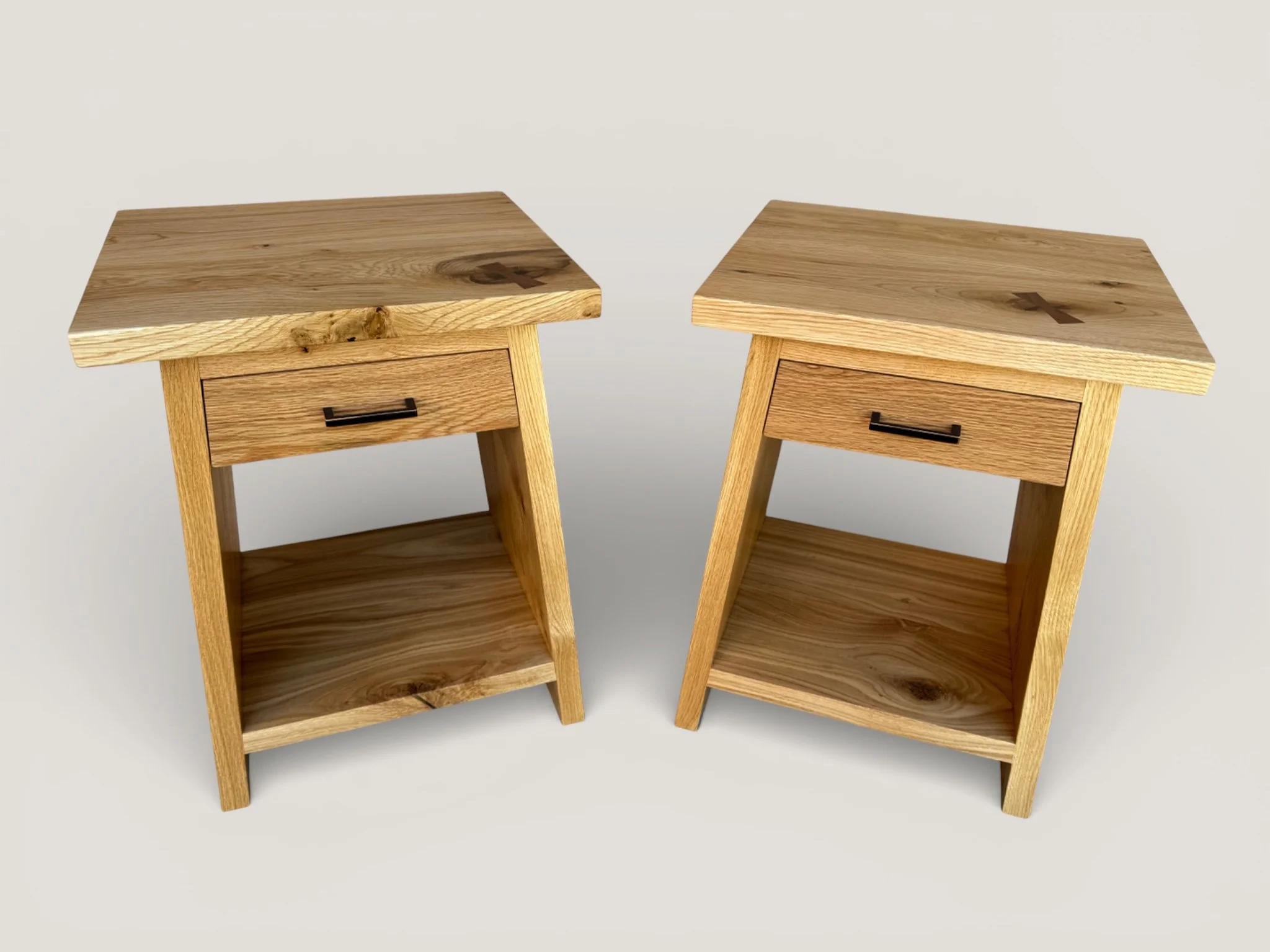 WHITE OAK WITH WALNUT BOWTIES 18" X 14" X 20" 