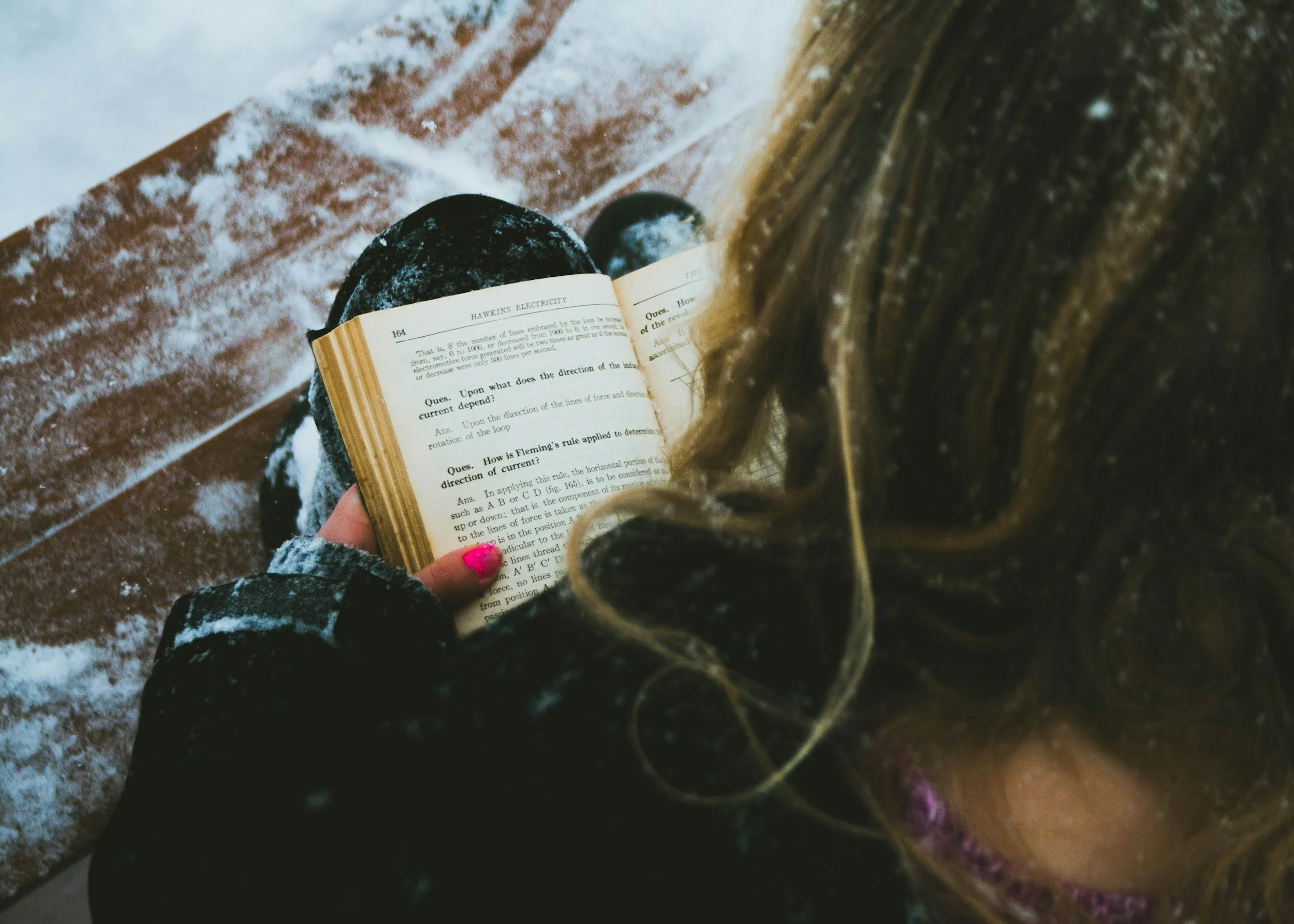 A Cozy Winter Reading List for Homeschool Families ❄️📚