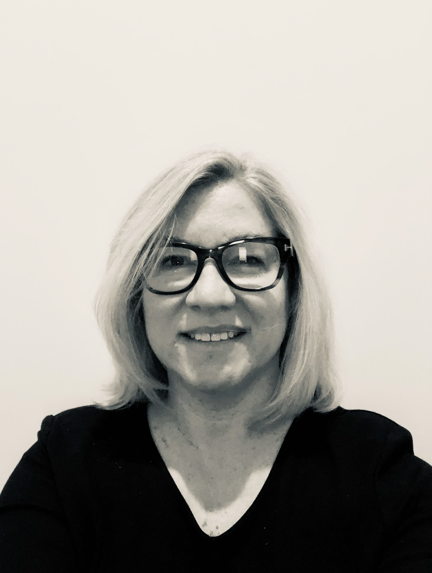 Woman wearing dark glasses