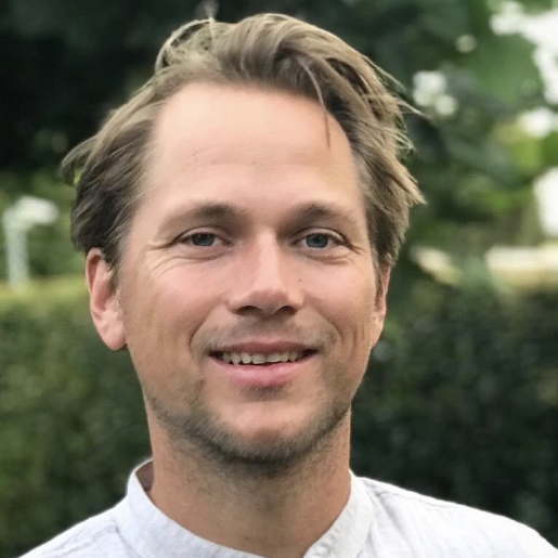 Dr Thomas Albers
